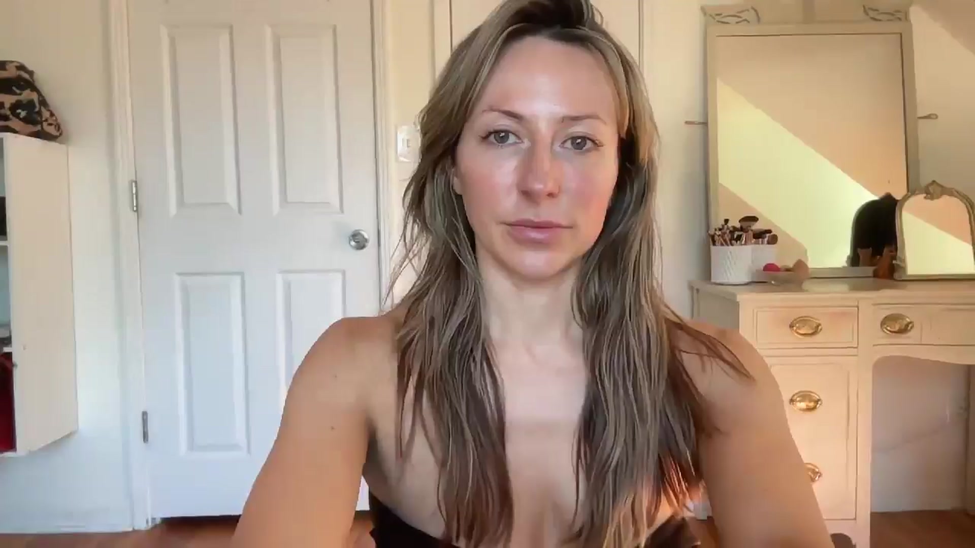 Gallery image thumbnail from bellabaxxxter's myfreecams stream on, 08/25/2025, 14:32 image 11 of 20
