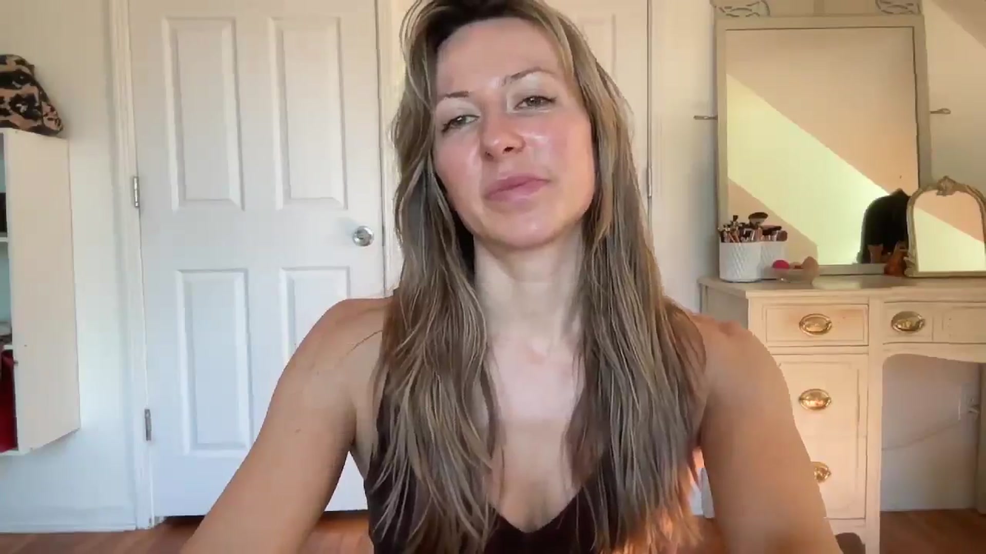 Gallery image thumbnail from bellabaxxxter's myfreecams stream on, 08/25/2025, 14:32 image 5 of 20