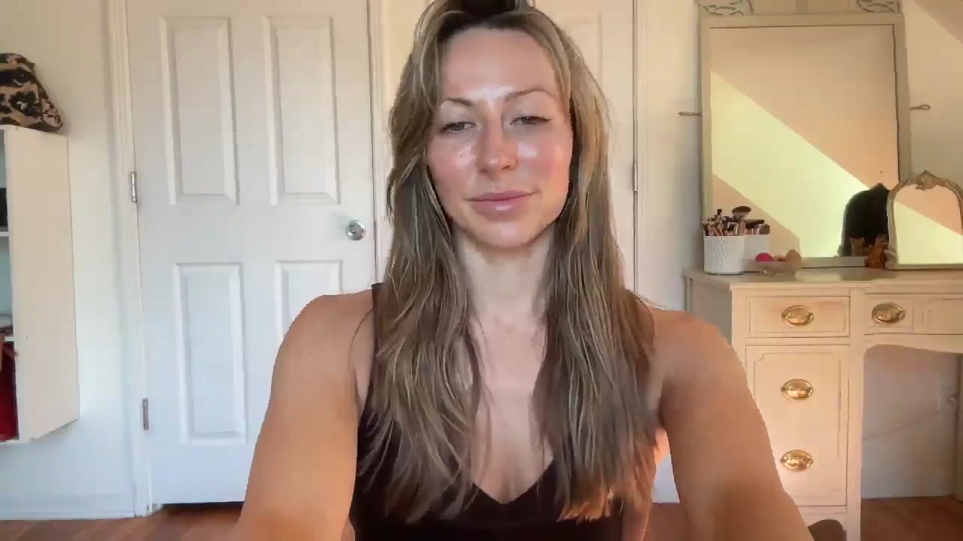 Gallery image thumbnail from bellabaxxxter's myfreecams stream on, 08/25/2025, 14:32 image 6 of 20