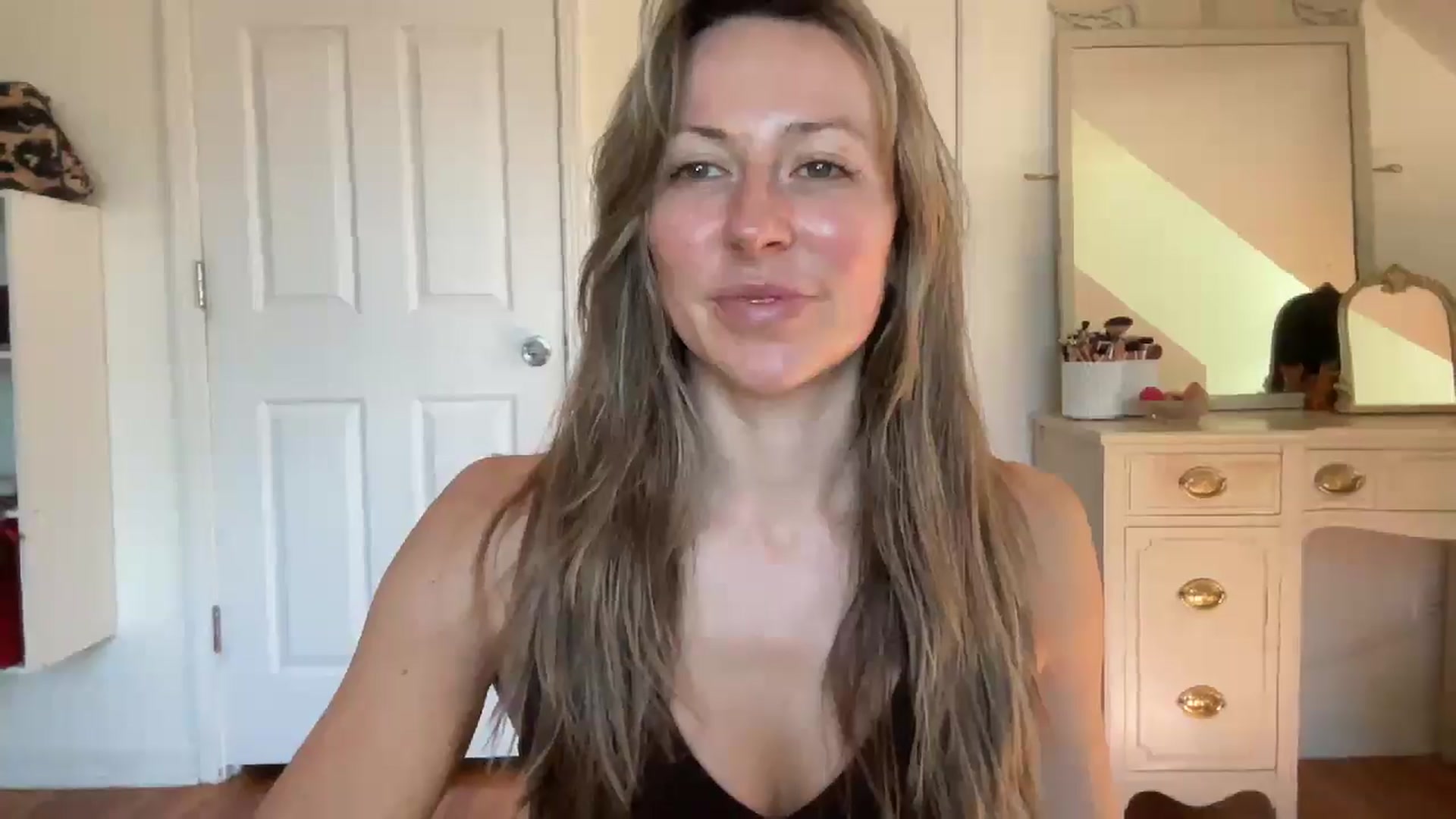 Gallery image thumbnail from bellabaxxxter's myfreecams stream on, 08/25/2025, 14:32 image 4 of 20