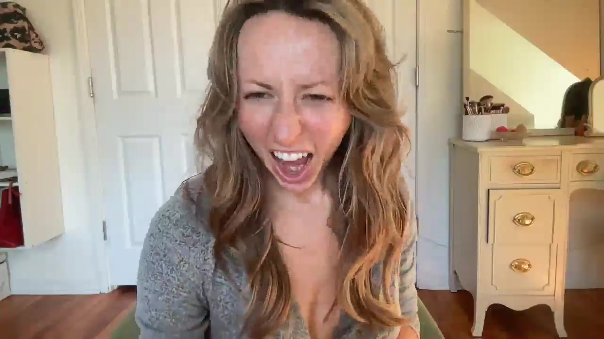 Gallery image thumbnail from bellabaxxxter's myfreecams stream on, 08/27/2025, 15:23 image 15 of 20