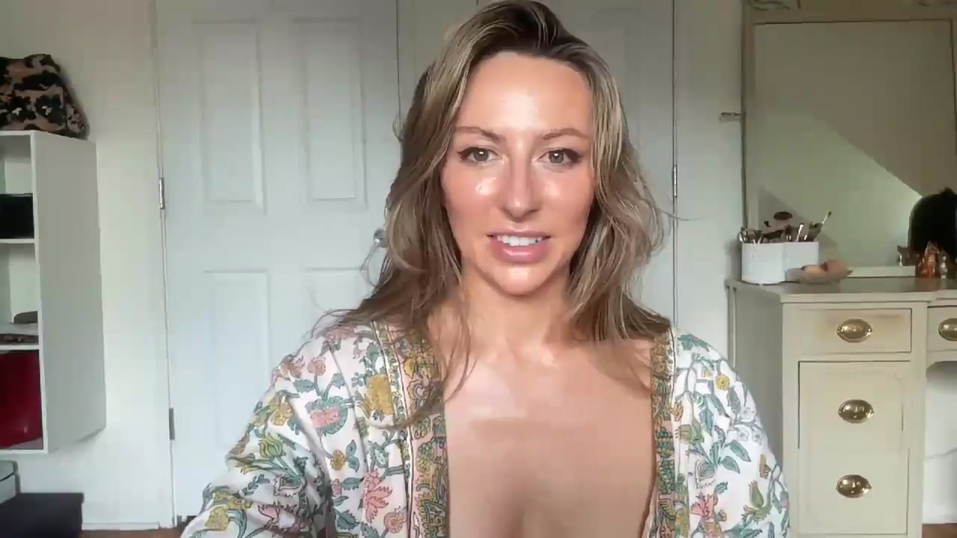 Gallery image thumbnail from bellabaxxxter's myfreecams stream on, 10/11/2025, 19:32 image 19 of 20