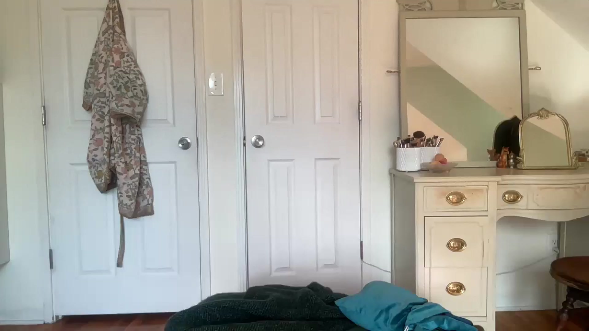 Gallery image thumbnail from bellabaxxxter's myfreecams stream on, 10/13/2025, 19:14 image 19 of 20