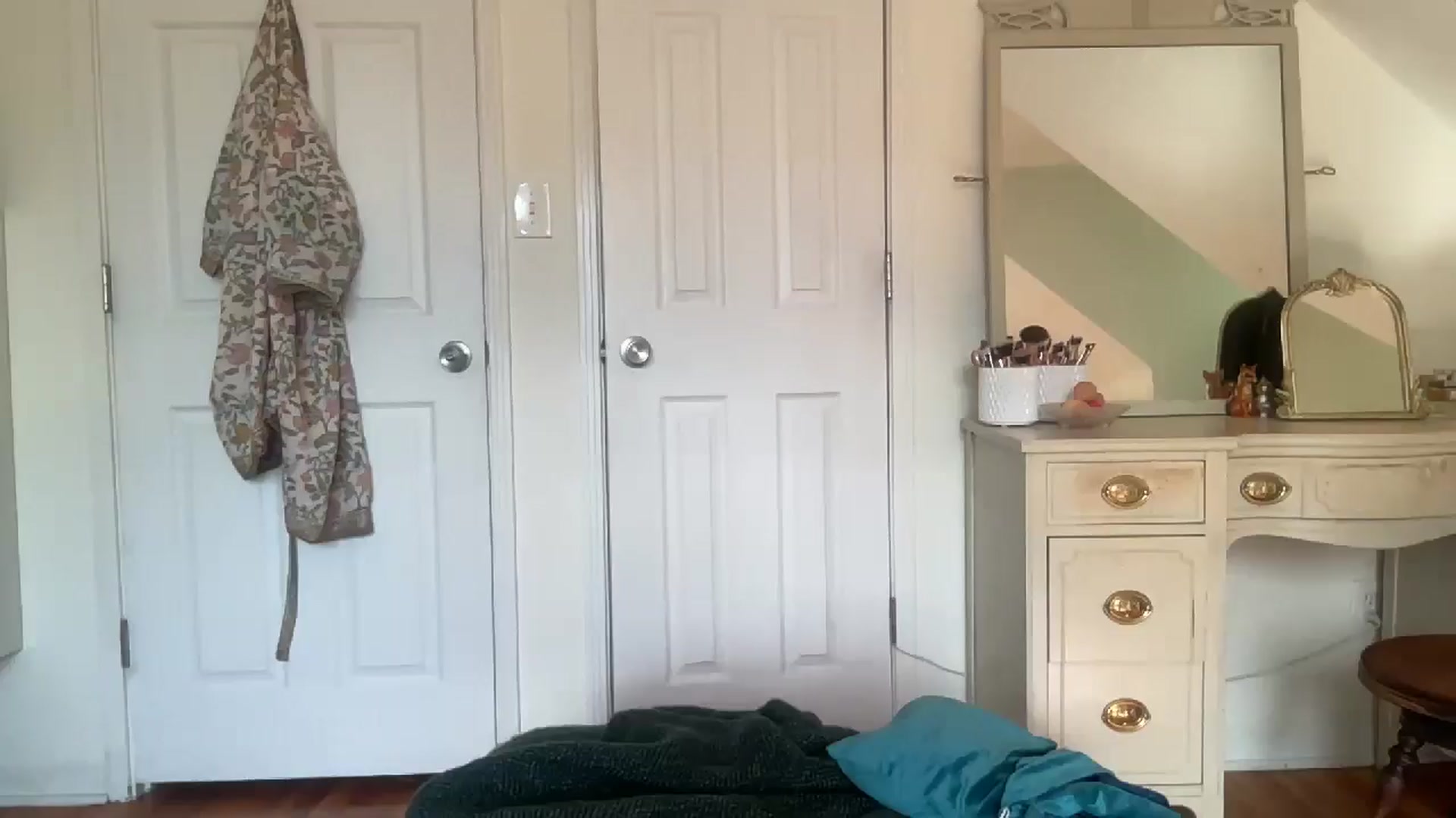 Gallery image thumbnail from bellabaxxxter's myfreecams stream on, 10/13/2025, 19:14 image 20 of 20