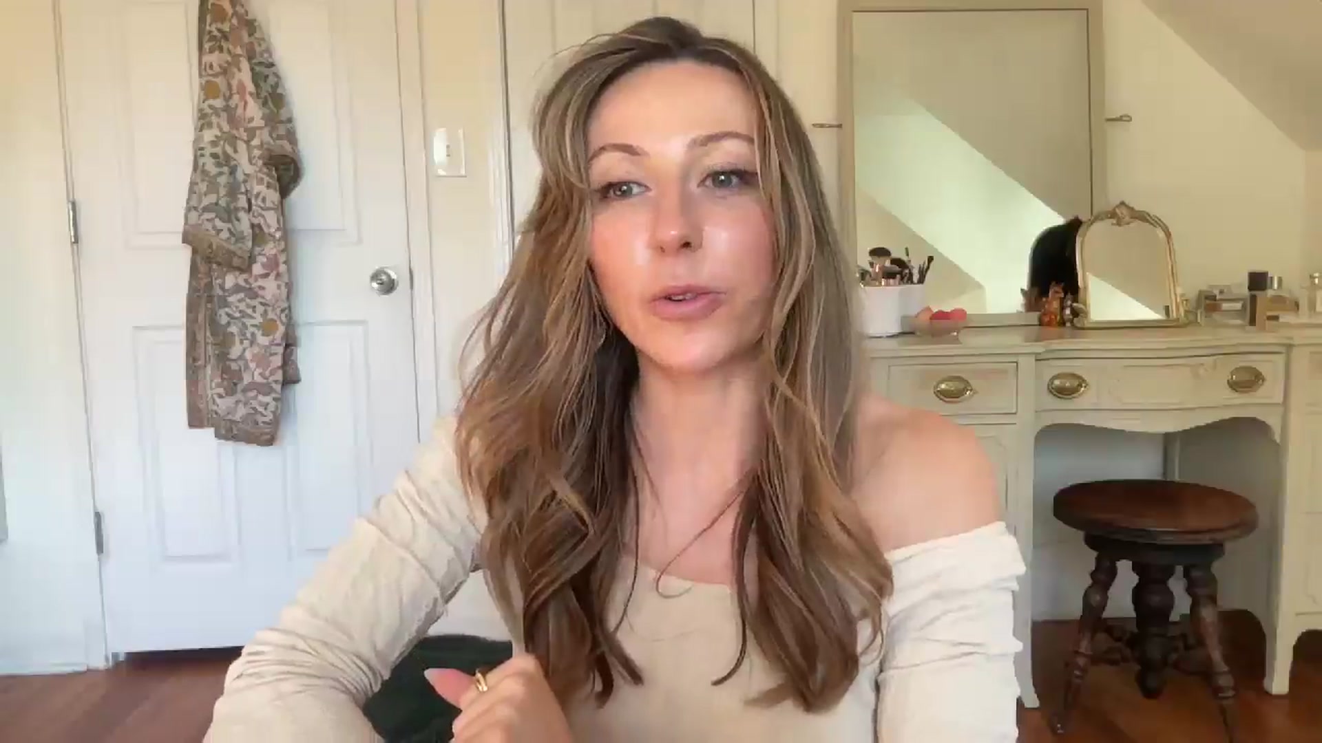 Gallery image thumbnail from bellabaxxxter's myfreecams stream on, 10/21/2025, 16:23 image 3 of 20