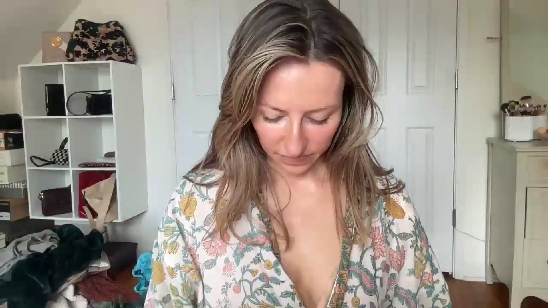 Gallery image thumbnail from bellabaxxxter's myfreecams stream on, 10/27/2025, 17:46 image 20 of 20