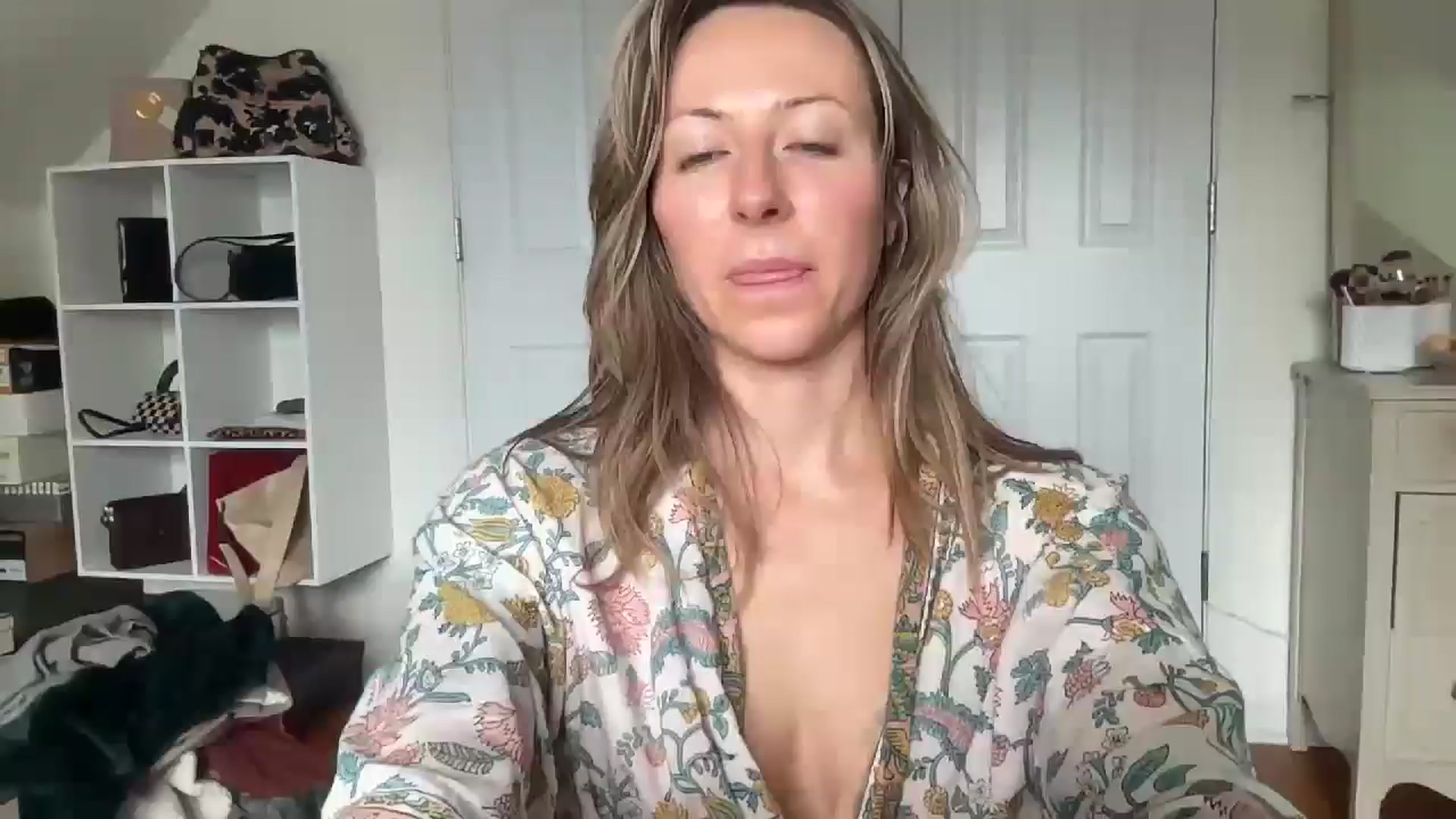 Gallery image thumbnail from bellabaxxxter's myfreecams stream on, 10/27/2025, 17:46 image 11 of 20