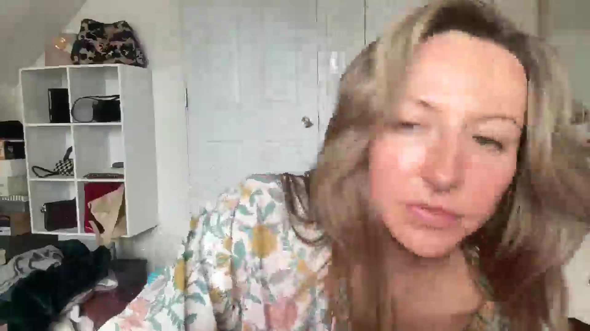 Gallery image thumbnail from bellabaxxxter's myfreecams stream on, 10/27/2025, 17:46 image 6 of 20
