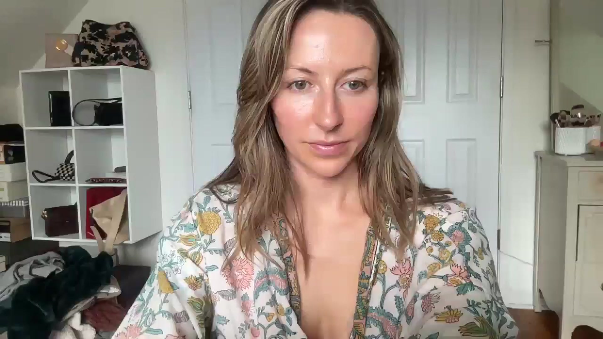 Gallery image thumbnail from bellabaxxxter's myfreecams stream on, 10/27/2025, 17:46 image 15 of 20