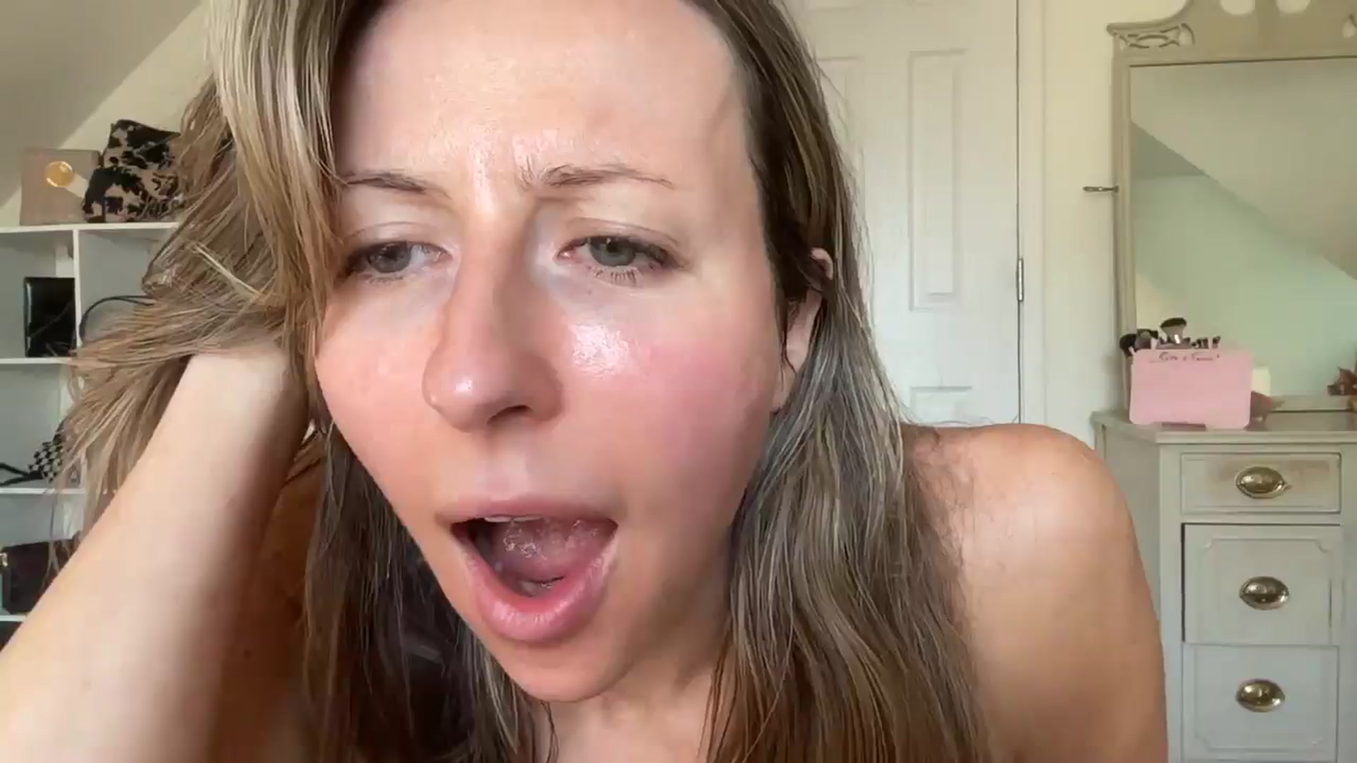 Gallery image thumbnail from bellabaxxxter's myfreecams stream on, 10/28/2025, 15:56 image 10 of 20