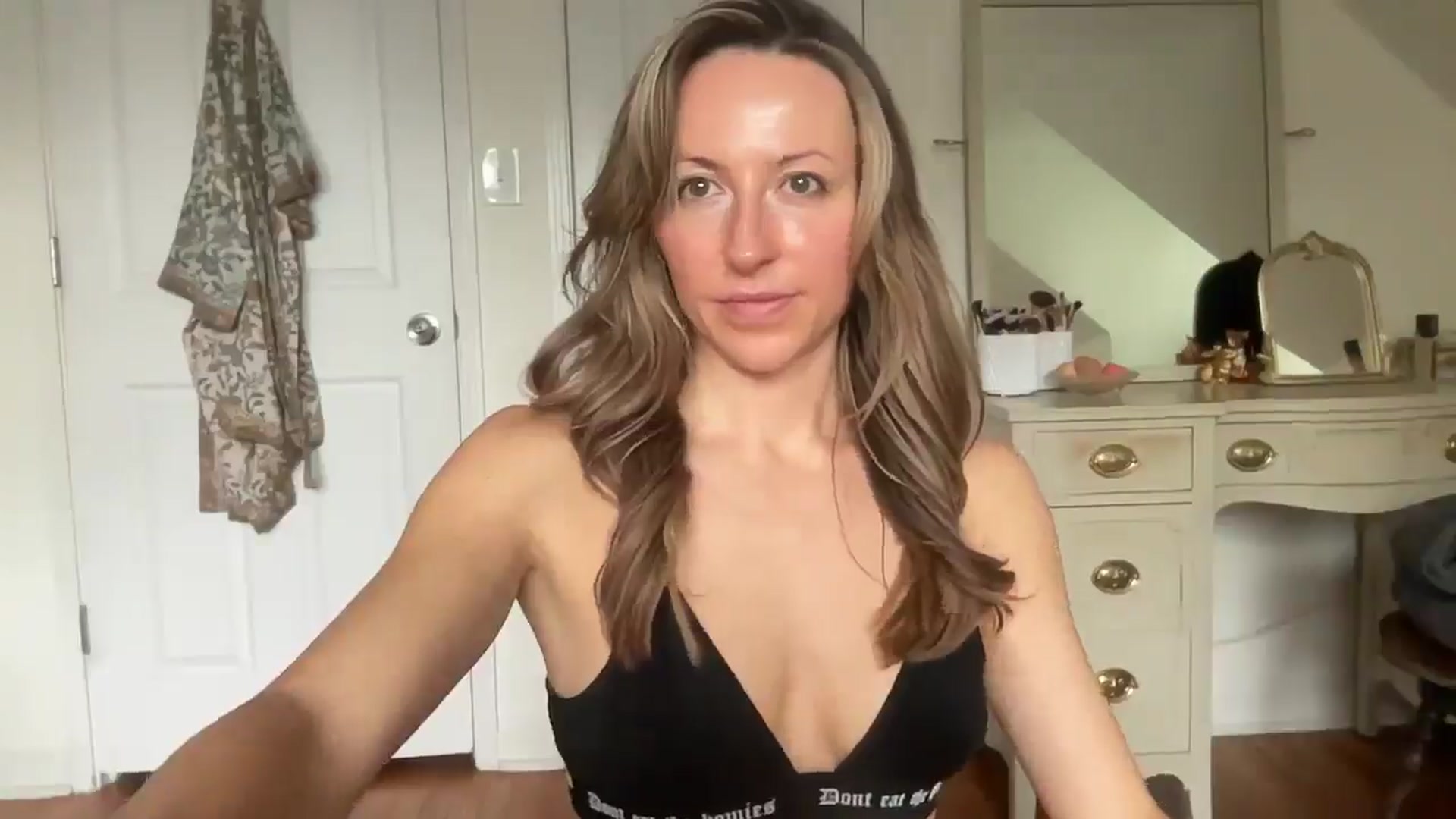 Gallery image thumbnail from bellabaxxxter's myfreecams stream on, 10/29/2025, 15:18 image 3 of 20