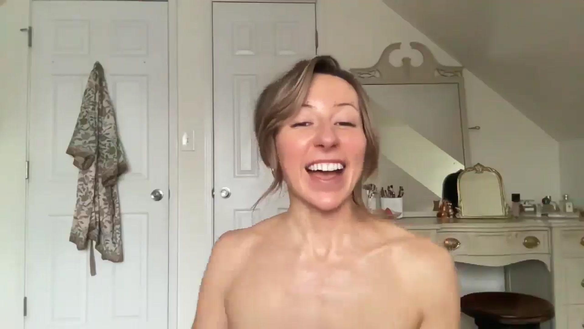 Gallery image thumbnail from bellabaxxxter's myfreecams stream on, 01/14/2026, 15:46 image 13 of 20