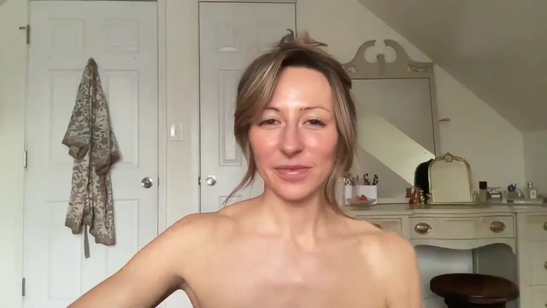 Gallery image thumbnail from bellabaxxxter's myfreecams stream on, 01/14/2026, 15:46 image 12 of 20
