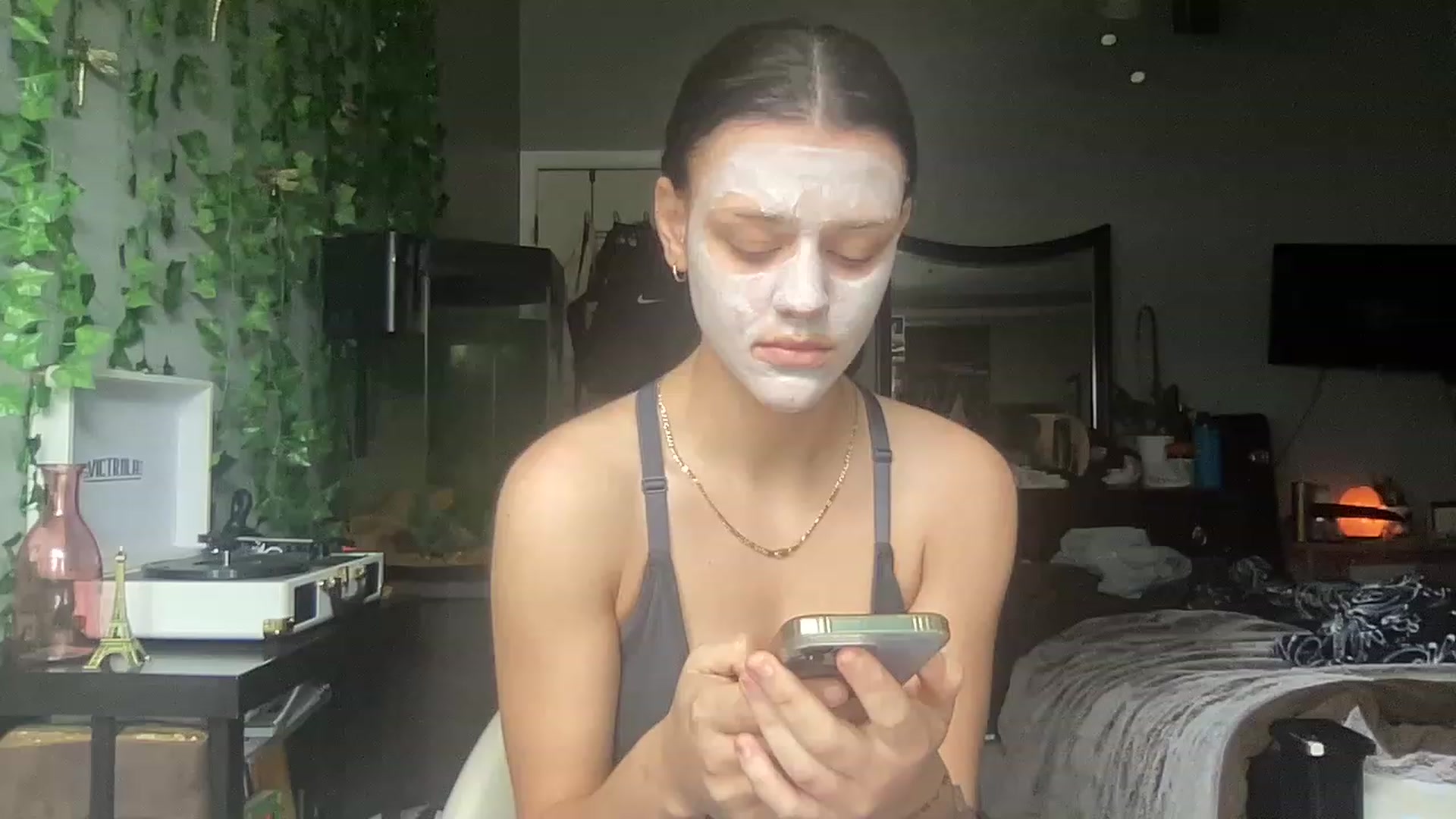 Gallery image thumbnail from bellav88's myfreecams stream on, 04/17/2023, 19:46 image 3 of 20