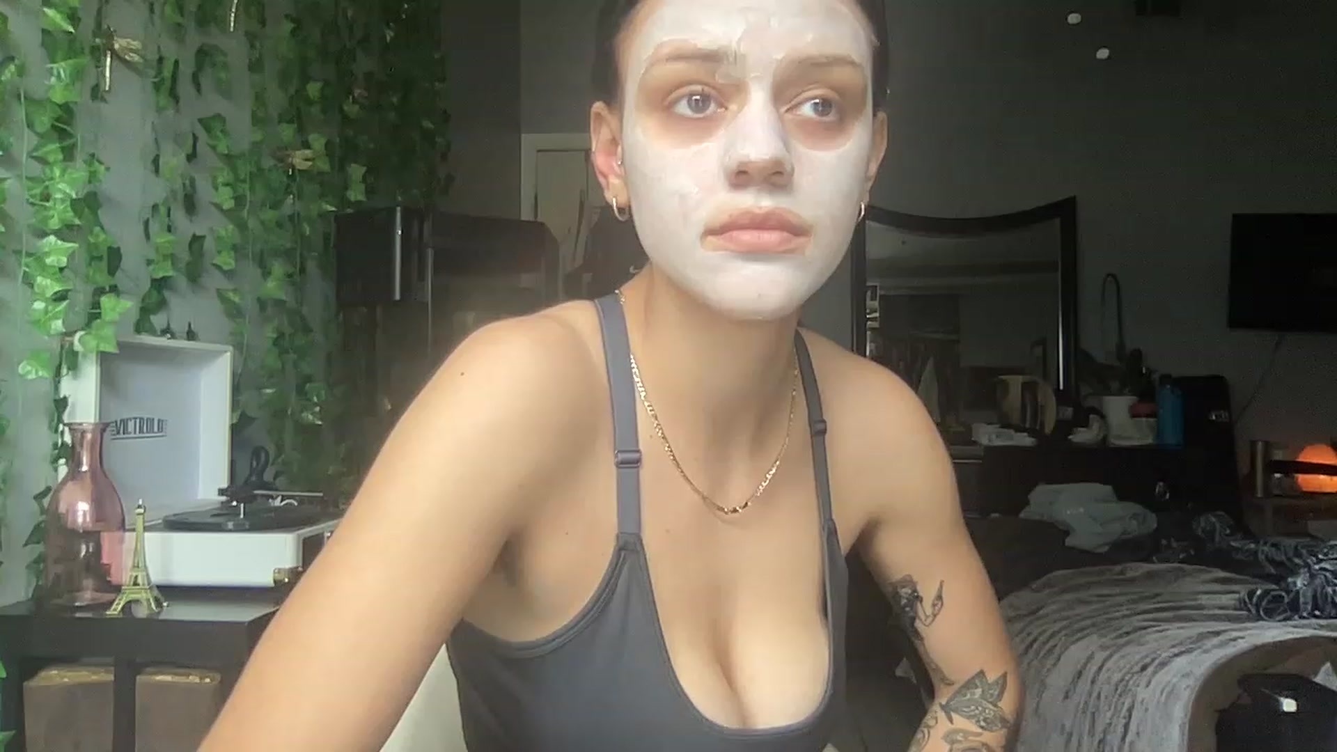 Gallery image thumbnail from bellav88's myfreecams stream on, 04/17/2023, 19:46 image 7 of 20