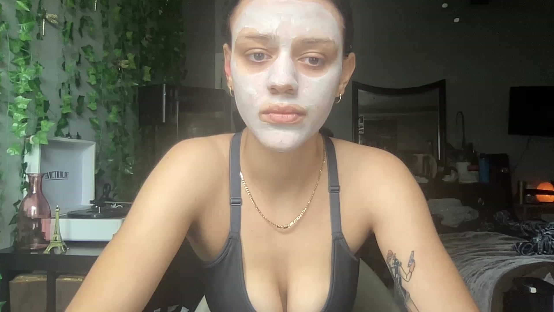 Gallery image thumbnail from bellav88's myfreecams stream on, 04/17/2023, 19:46 image 6 of 20