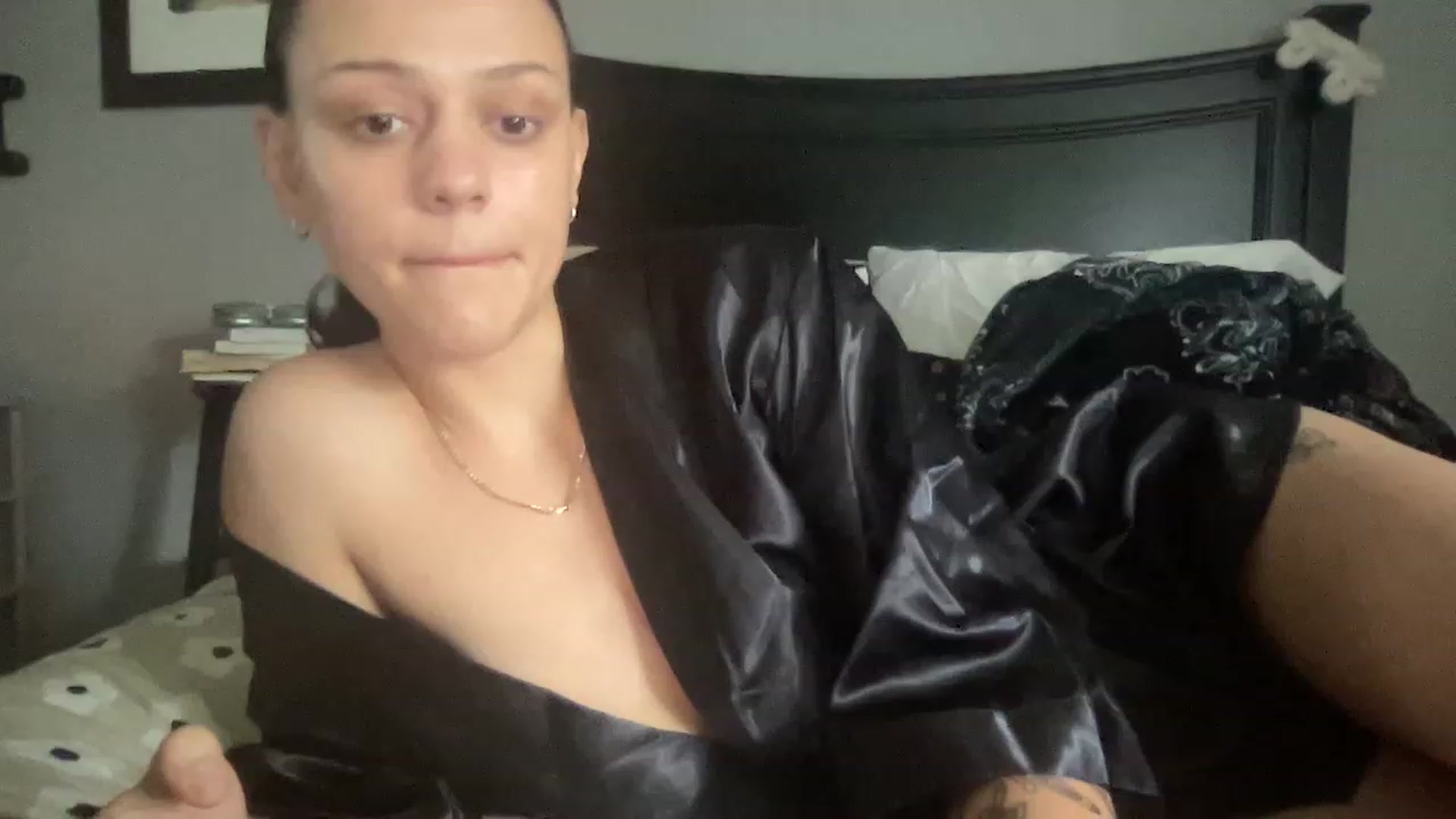 Gallery image thumbnail from bellav88's myfreecams stream on, 04/17/2023, 19:46 image 14 of 20