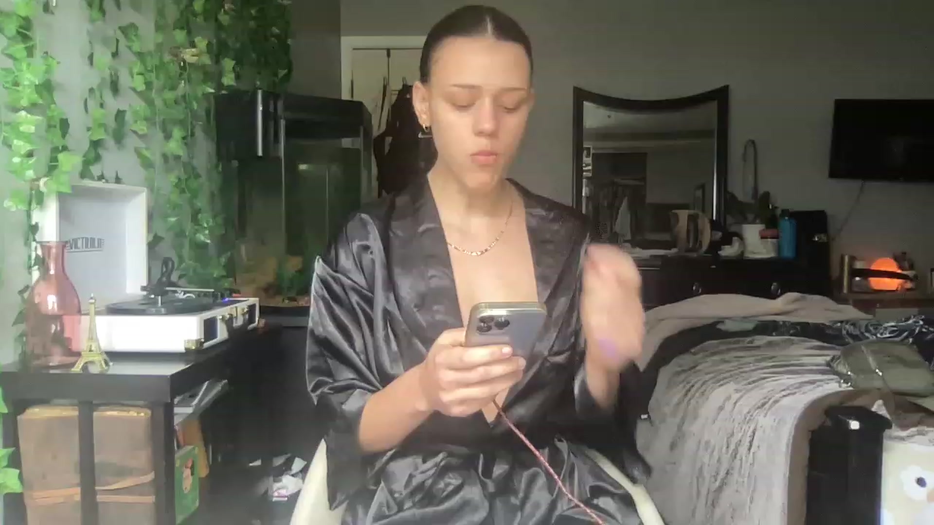 Gallery image thumbnail from bellav88's myfreecams stream on, 04/17/2023, 19:46 image 12 of 20