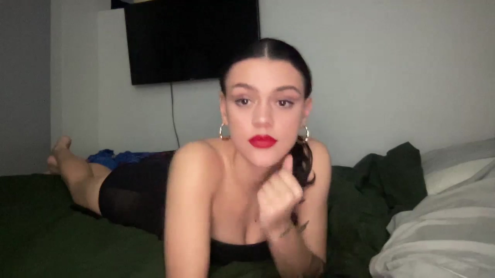 Gallery image thumbnail from bellav88's myfreecams stream on, 10/08/2023, 02:48 image 4 of 20