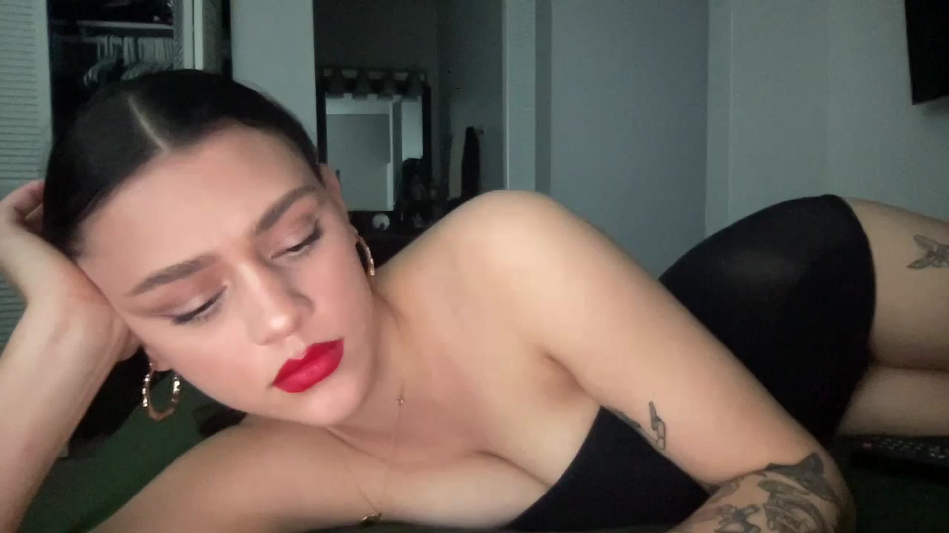 Gallery image thumbnail from bellav88's myfreecams stream on, 10/08/2023, 02:48 image 18 of 20