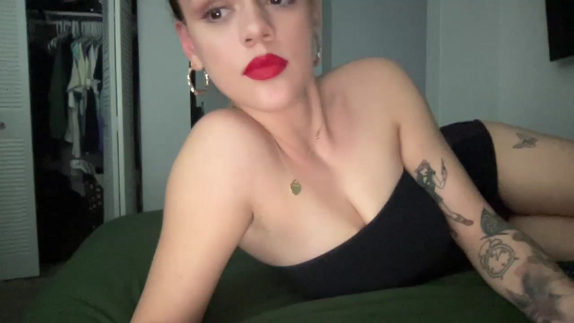 Gallery image thumbnail from bellav88's myfreecams stream on, 10/08/2023, 02:48 image 16 of 20
