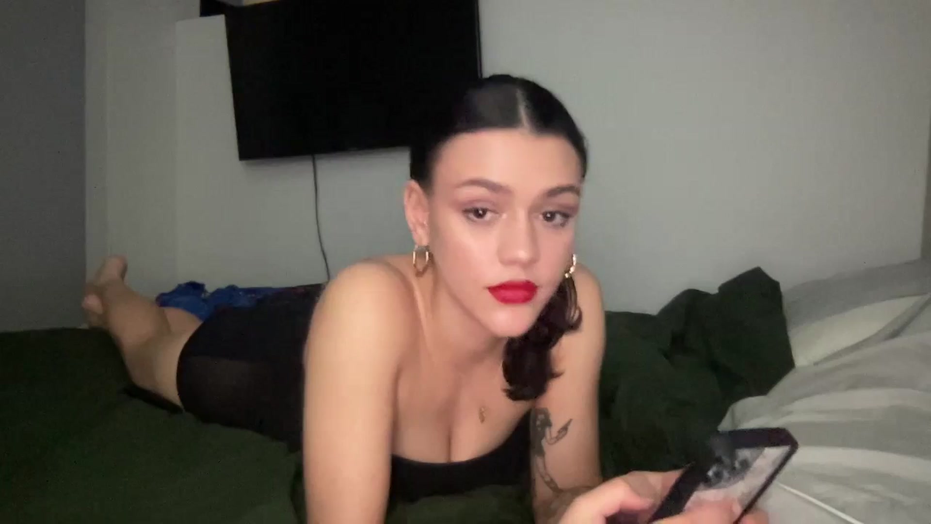 Gallery image thumbnail from bellav88's myfreecams stream on, 10/08/2023, 02:48 image 5 of 20