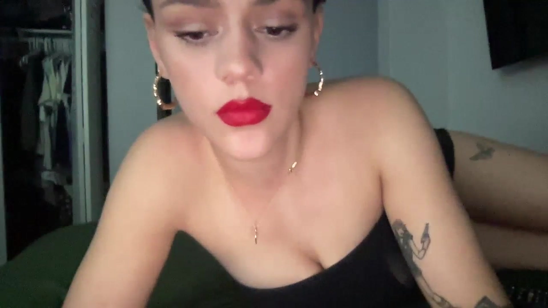 Gallery image thumbnail from bellav88's myfreecams stream on, 10/08/2023, 02:48 image 12 of 20