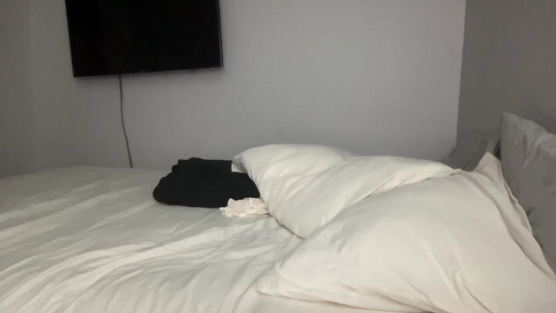Gallery image thumbnail from bellav88's myfreecams stream on, 10/13/2023, 24:32 image 10 of 20