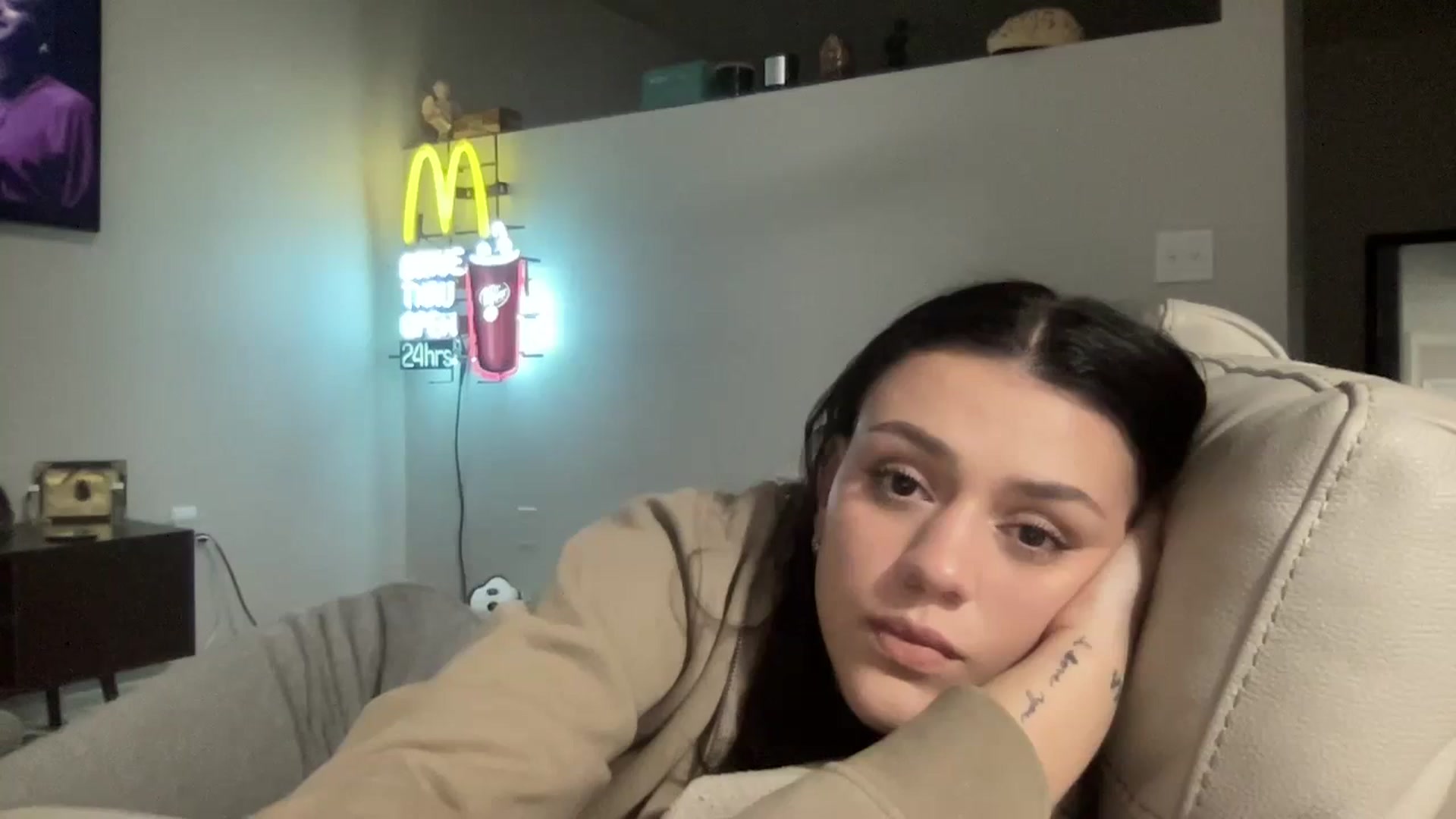 Gallery image thumbnail from bellav88's myfreecams stream on, 10/19/2023, 01:22 image 3 of 20