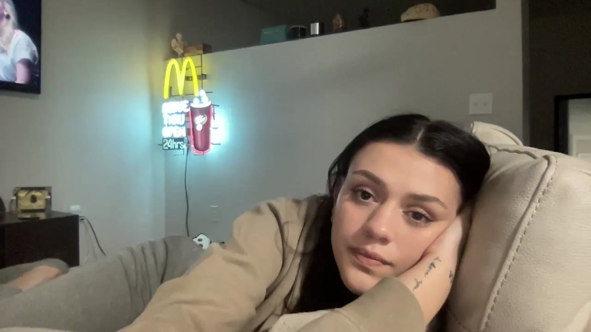 Gallery image thumbnail from bellav88's myfreecams stream on, 10/19/2023, 01:22 image 2 of 20