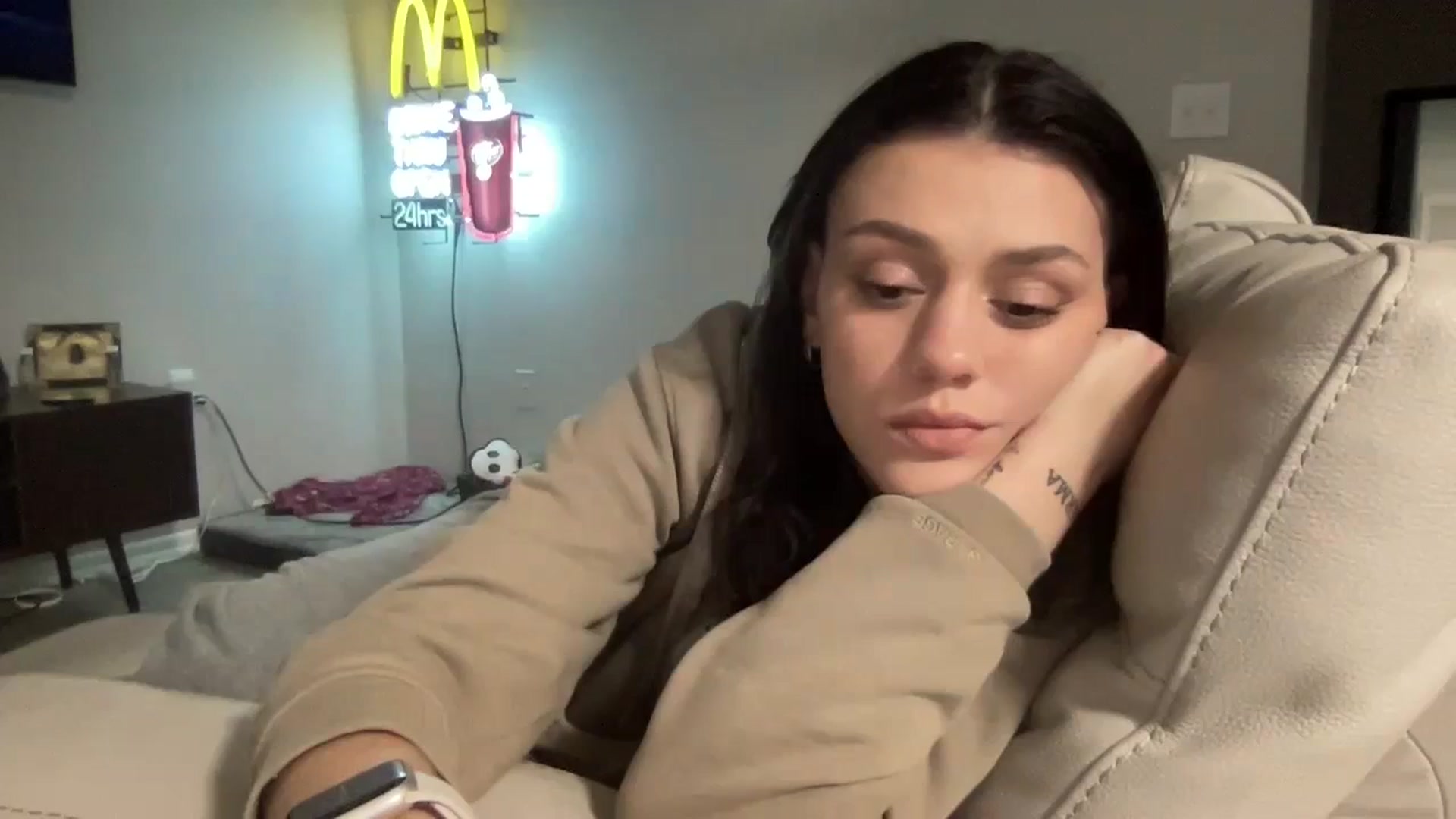 Gallery image thumbnail from bellav88's myfreecams stream on, 10/19/2023, 01:22 image 12 of 20