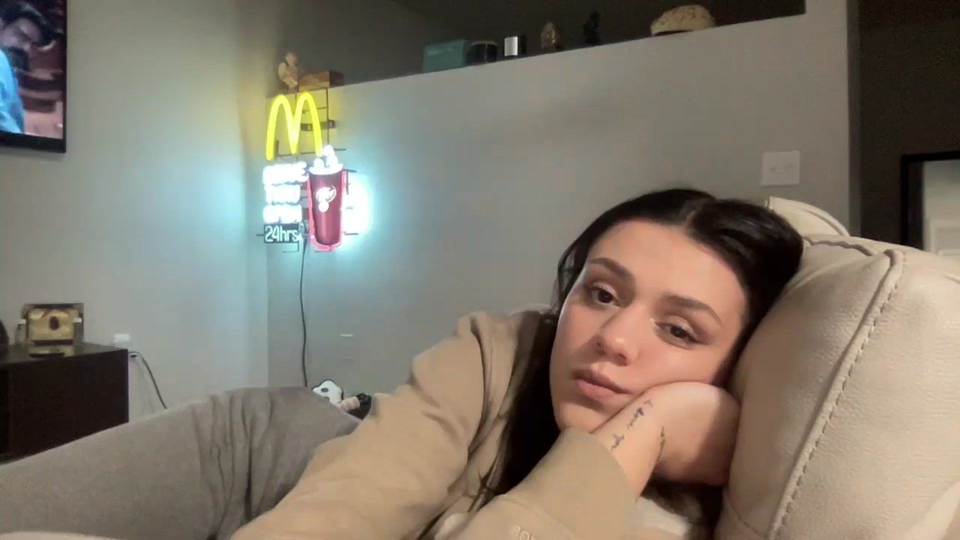 Gallery image thumbnail from bellav88's myfreecams stream on, 10/19/2023, 01:22 image 7 of 20