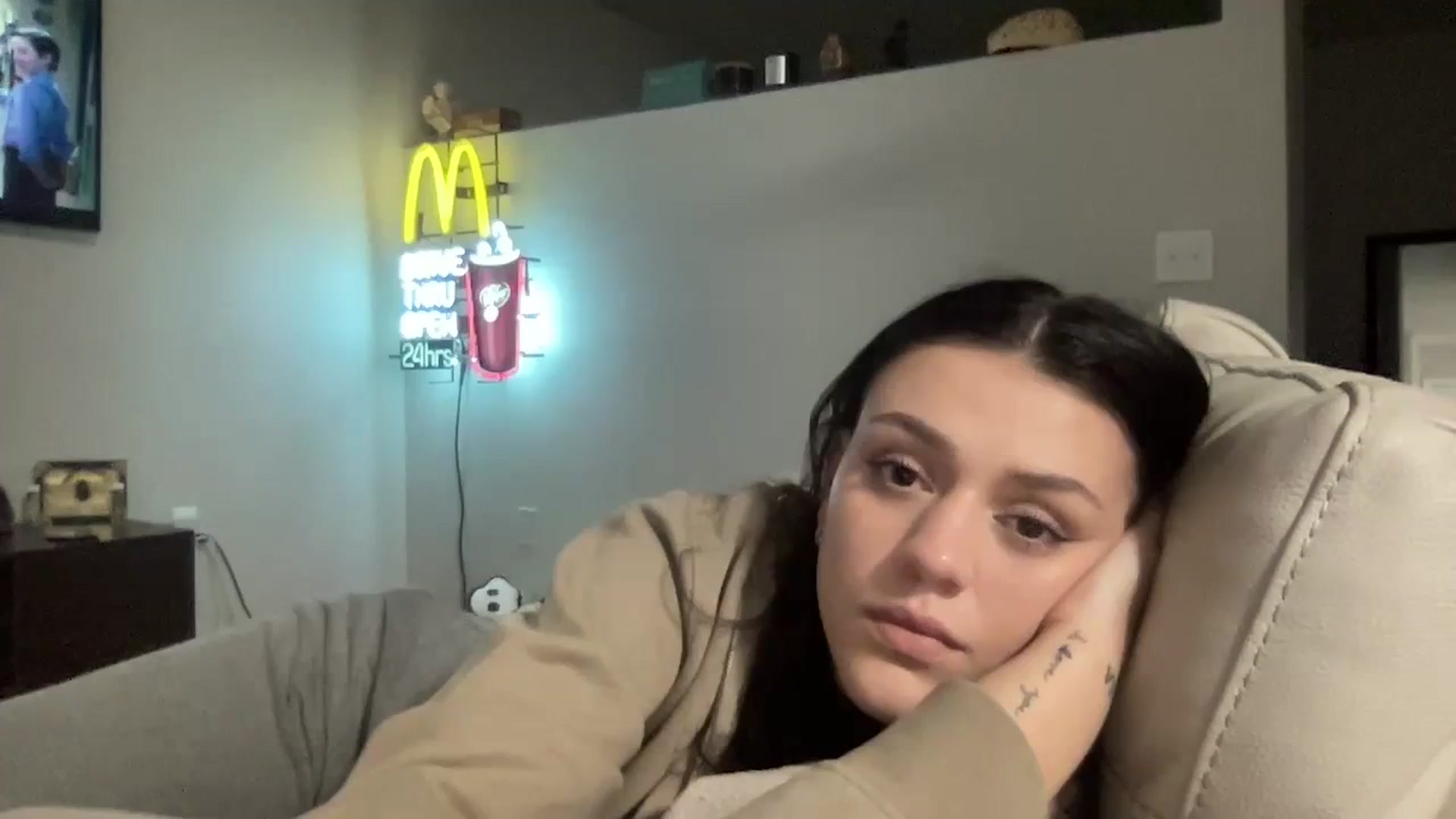 Gallery image thumbnail from bellav88's myfreecams stream on, 10/19/2023, 01:22 image 1 of 20