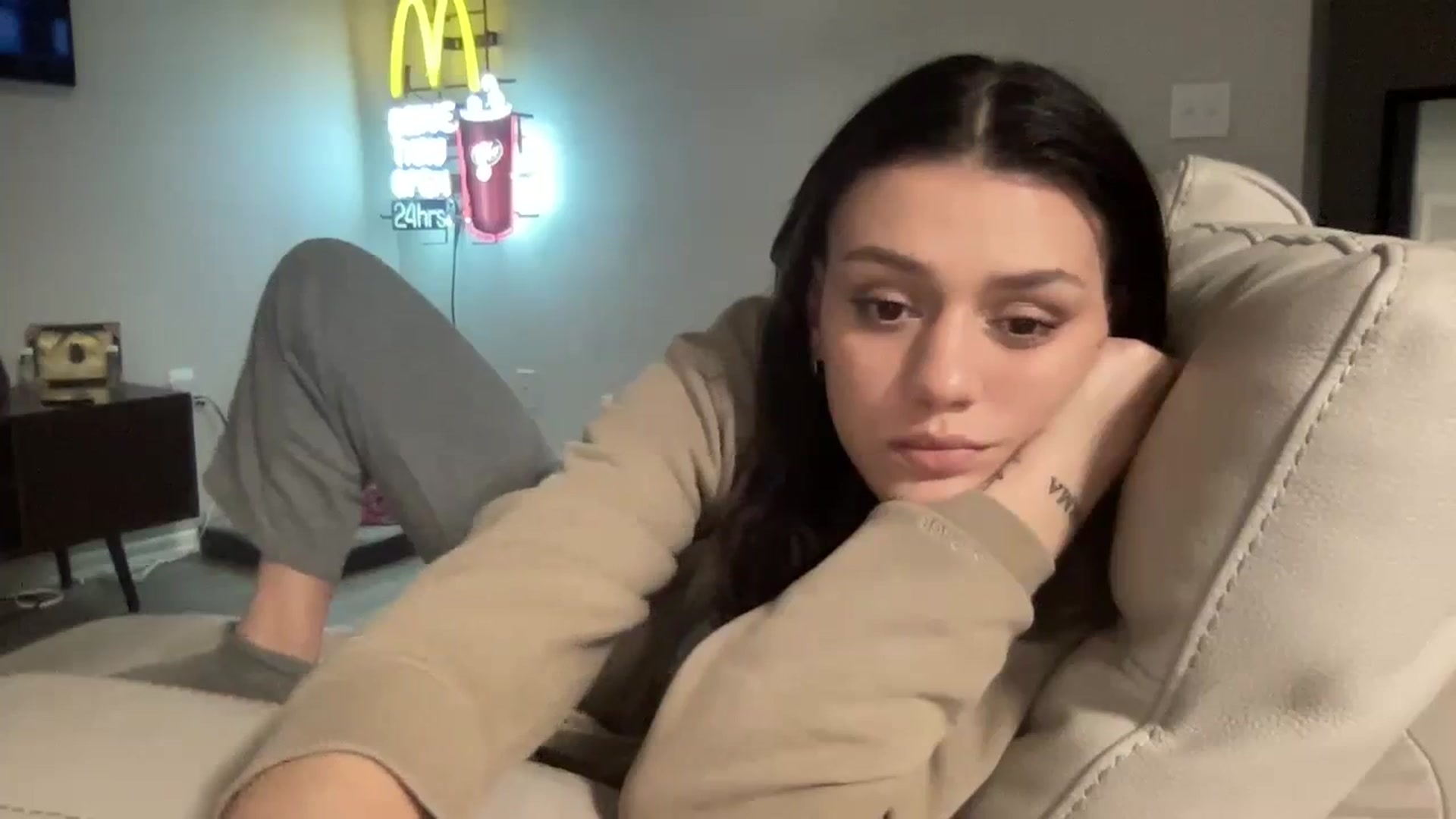 Gallery image thumbnail from bellav88's myfreecams stream on, 10/19/2023, 01:22 image 13 of 20