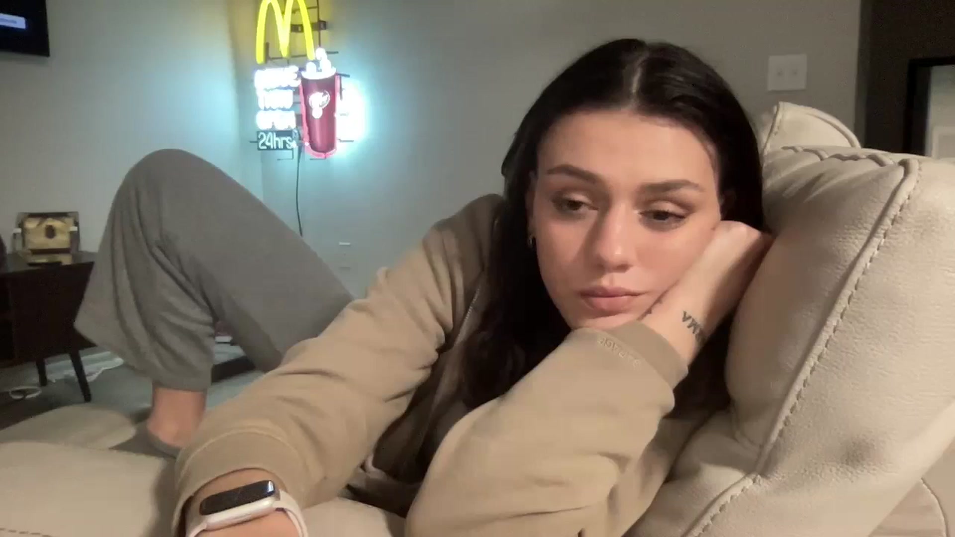 Gallery image thumbnail from bellav88's myfreecams stream on, 10/19/2023, 01:22 image 14 of 20