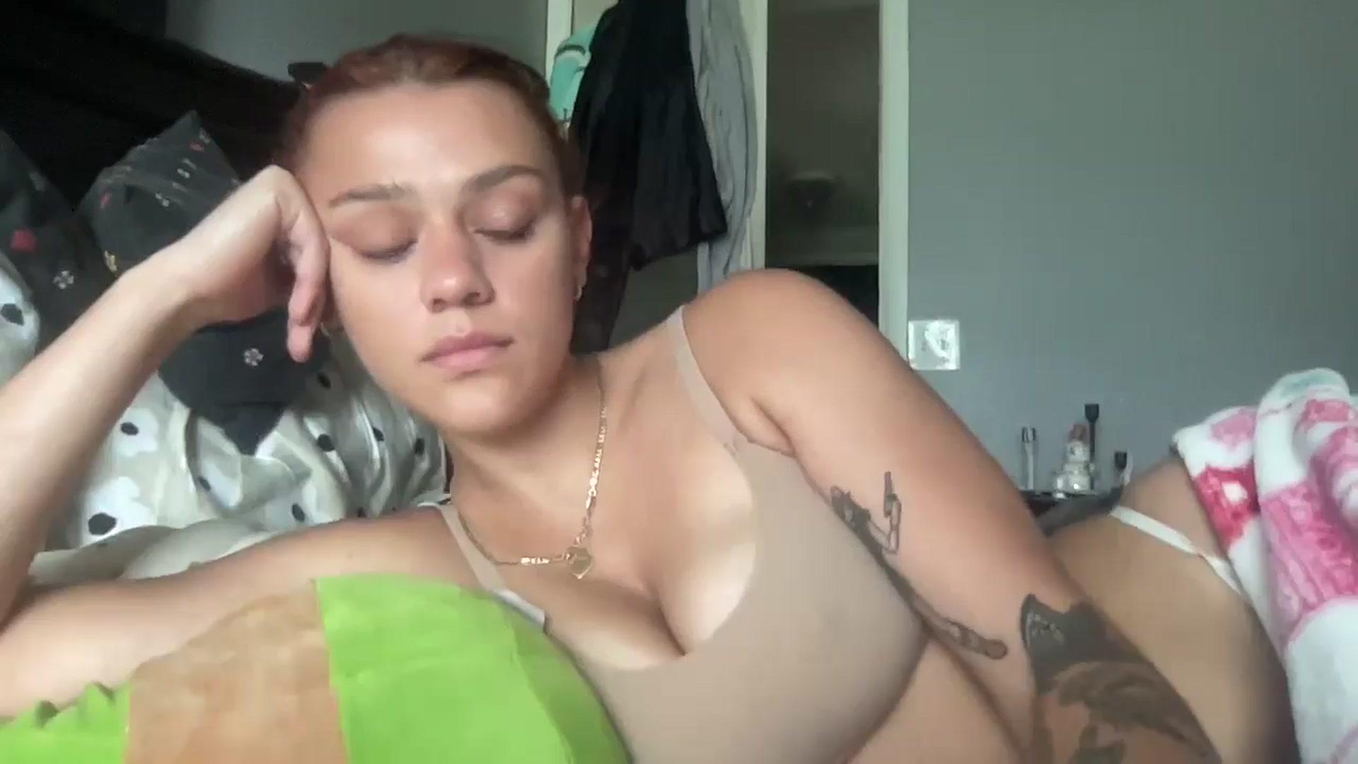 Gallery image thumbnail from bellav88's myfreecams stream on, 08/16/2024, 19:36 image 17 of 20