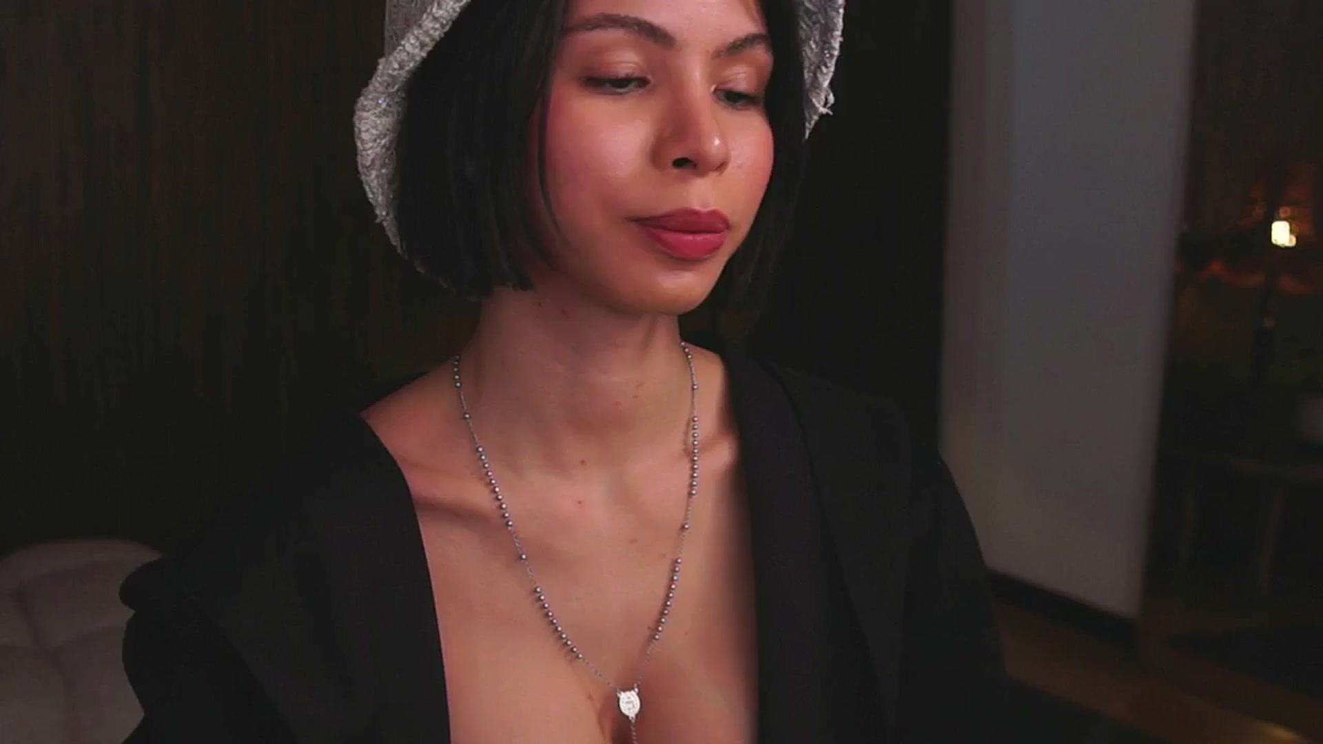 Gallery image thumbnail from belledejour's myfreecams stream on, 09/29/2025, 03:10 image 12 of 20