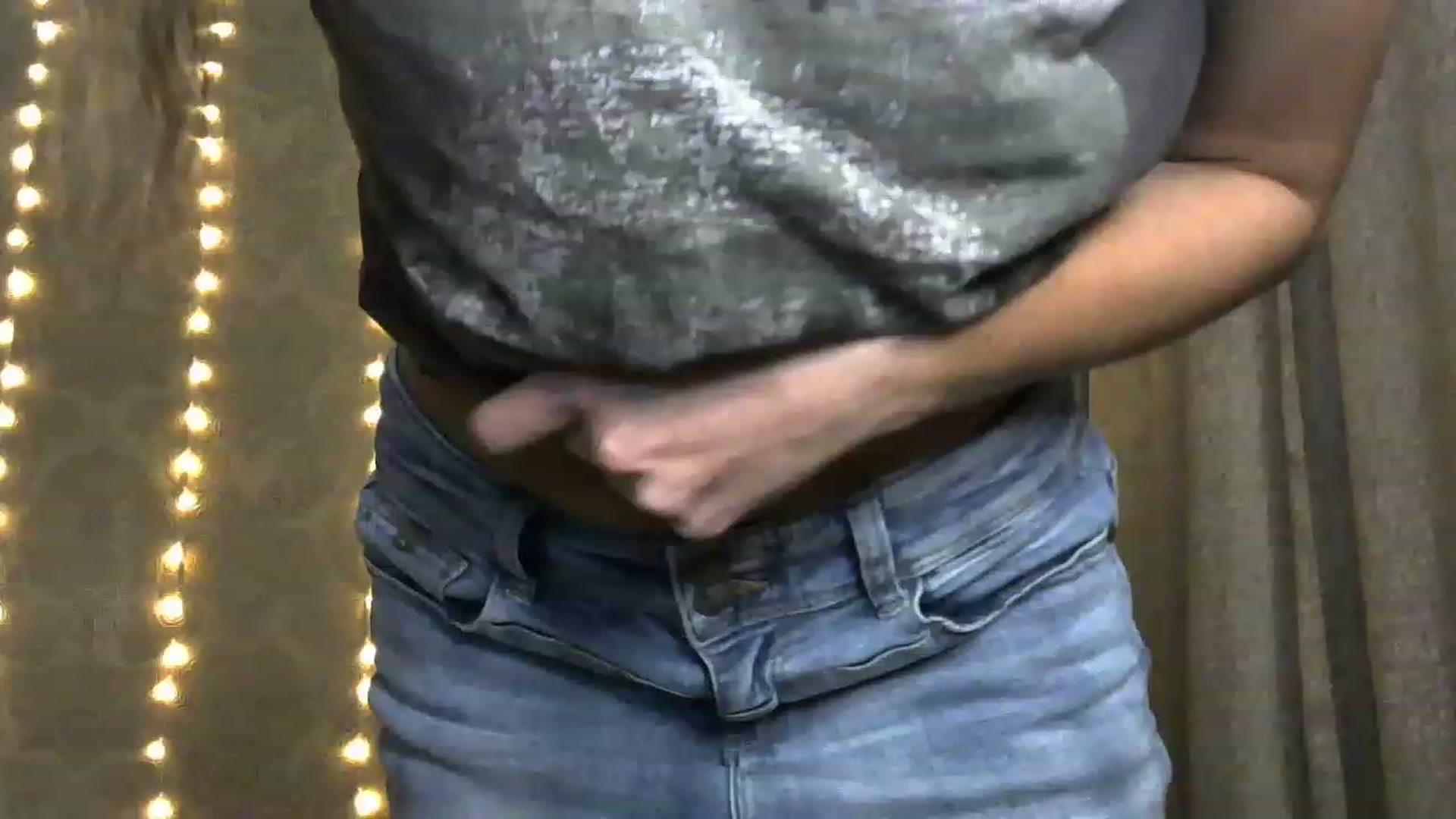 Gallery image thumbnail from bemyfriends's myfreecams stream on, 12/05/2022, 24:00 image 12 of 20