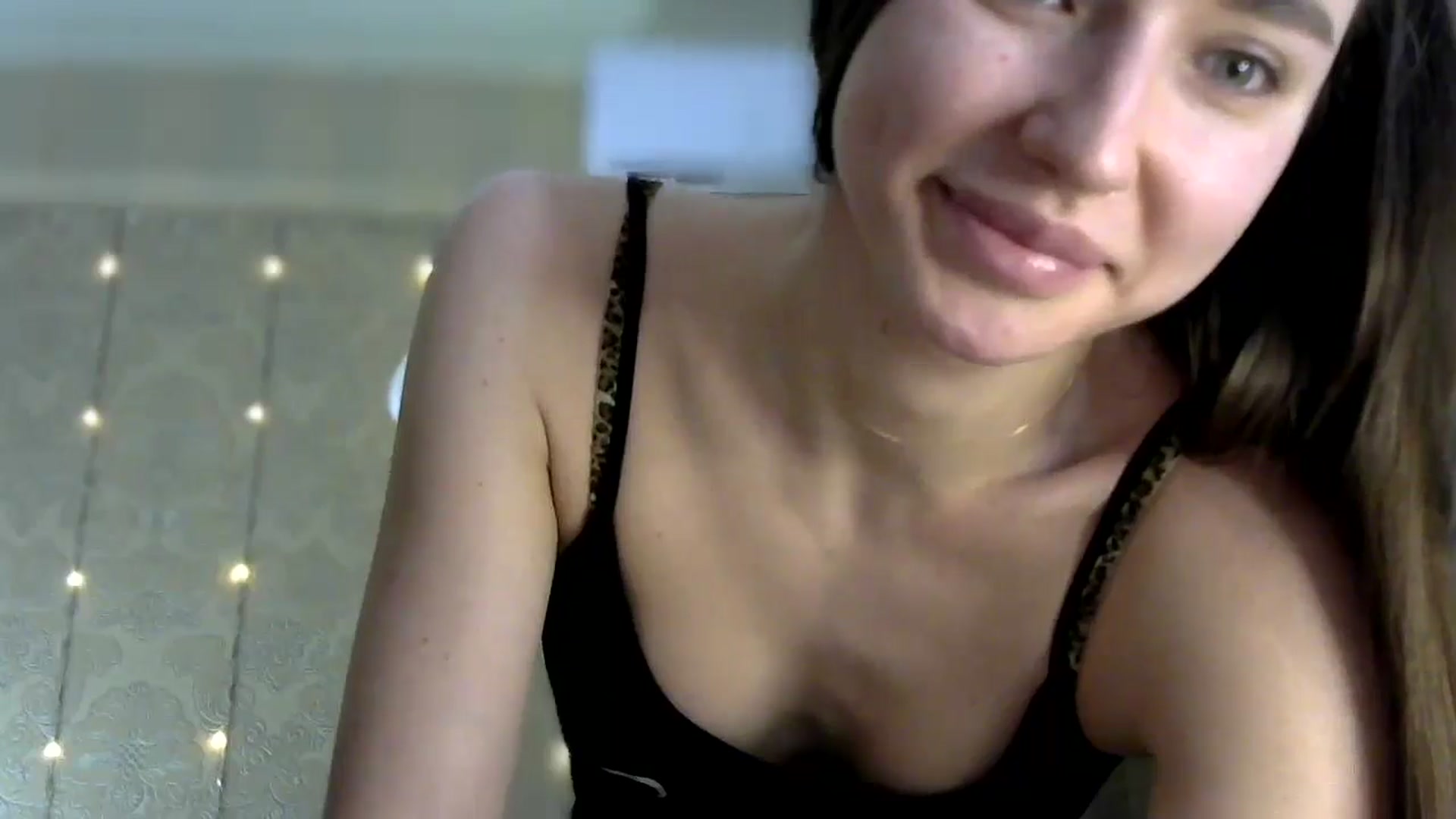 Gallery image thumbnail from bemyfriends's myfreecams stream on, 06/18/2024, 22:01 image 10 of 20
