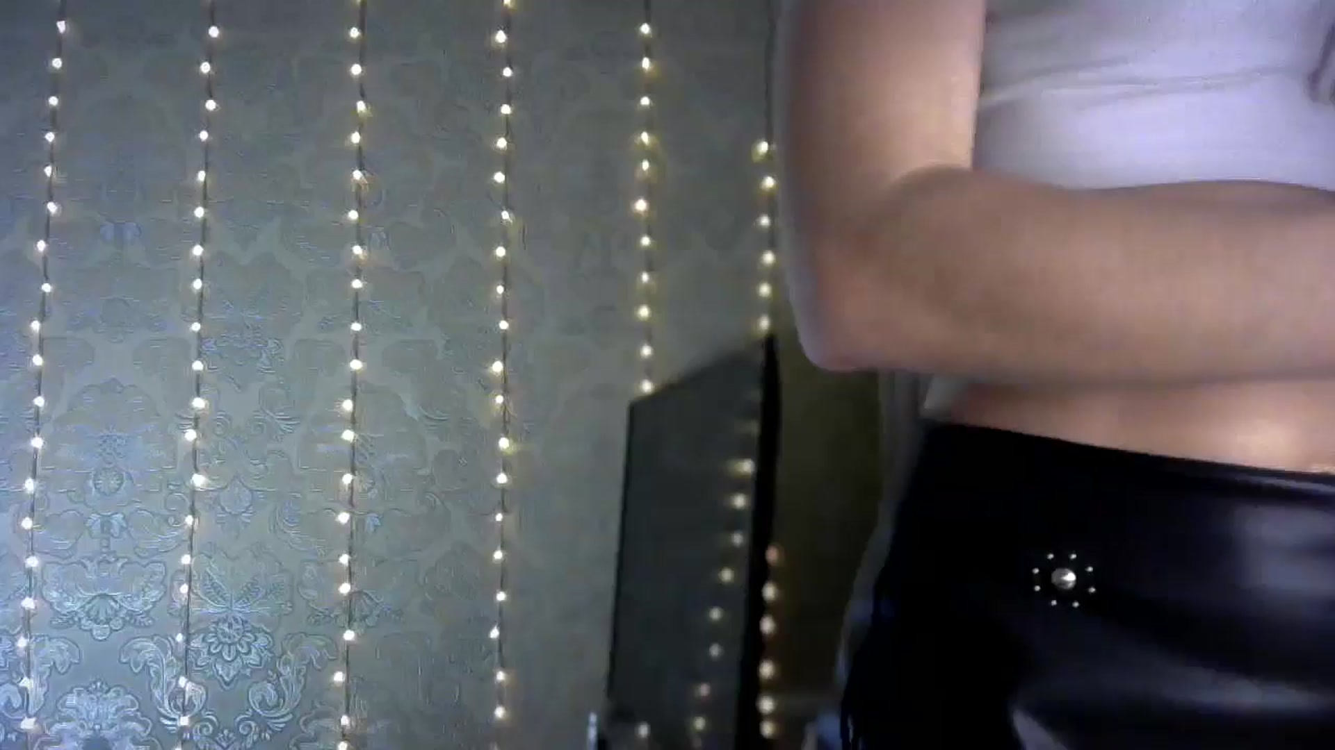 Gallery image thumbnail from bemyfriends's myfreecams stream on, 10/19/2024, 23:13 image 9 of 20