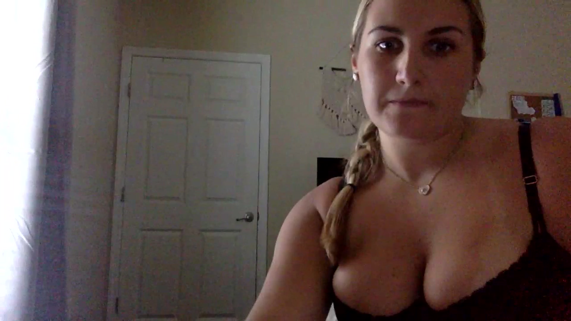 Gallery image thumbnail from berryboo22's myfreecams stream on, 06/29/2023, 23:19 image 17 of 20