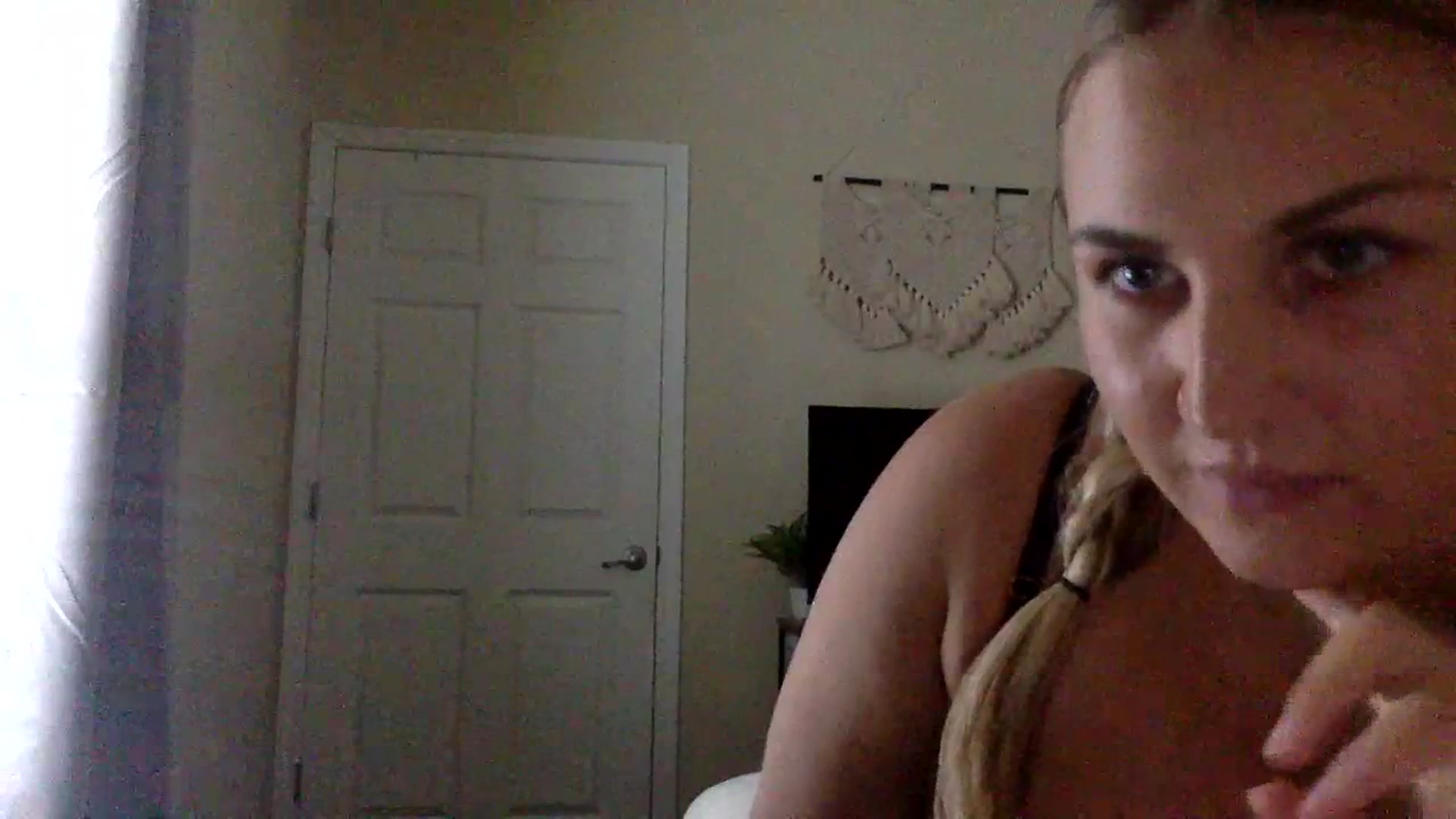 Gallery image thumbnail from berryboo22's myfreecams stream on, 06/29/2023, 23:19 image 18 of 20