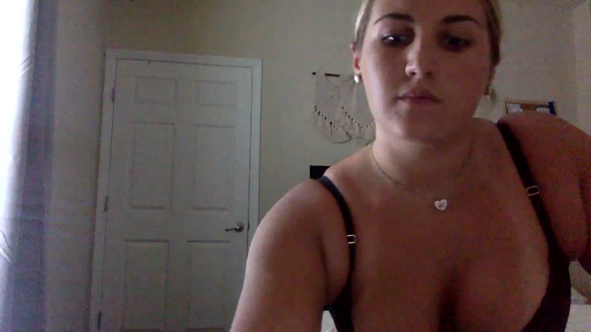 Gallery image thumbnail from berryboo22's myfreecams stream on, 06/29/2023, 23:19 image 6 of 20