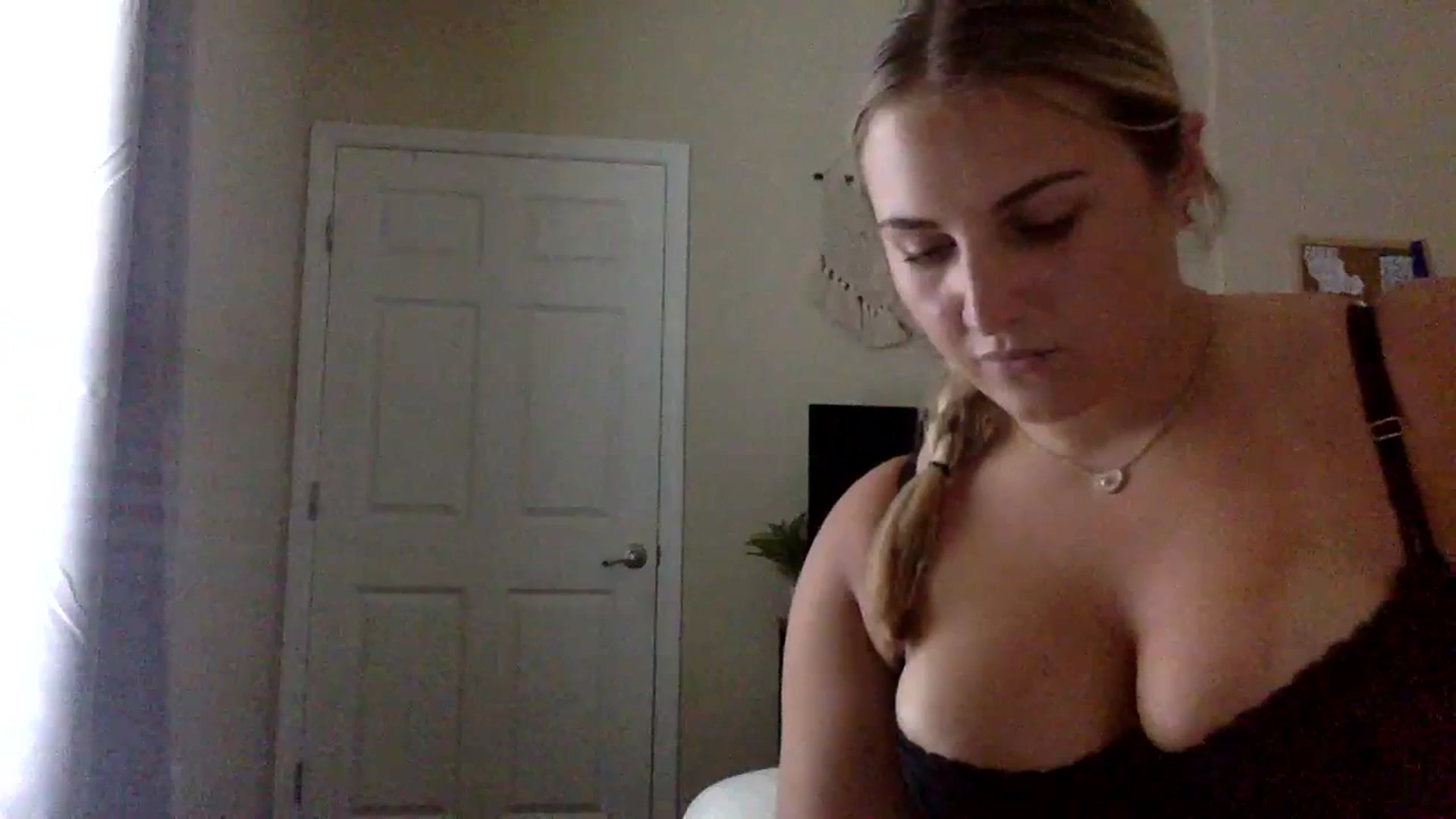 Gallery image thumbnail from berryboo22's myfreecams stream on, 06/29/2023, 23:19 image 12 of 20