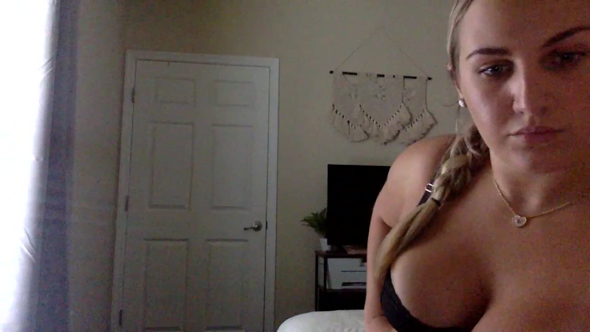 Gallery image thumbnail from berryboo22's myfreecams stream on, 06/29/2023, 23:19 image 16 of 20