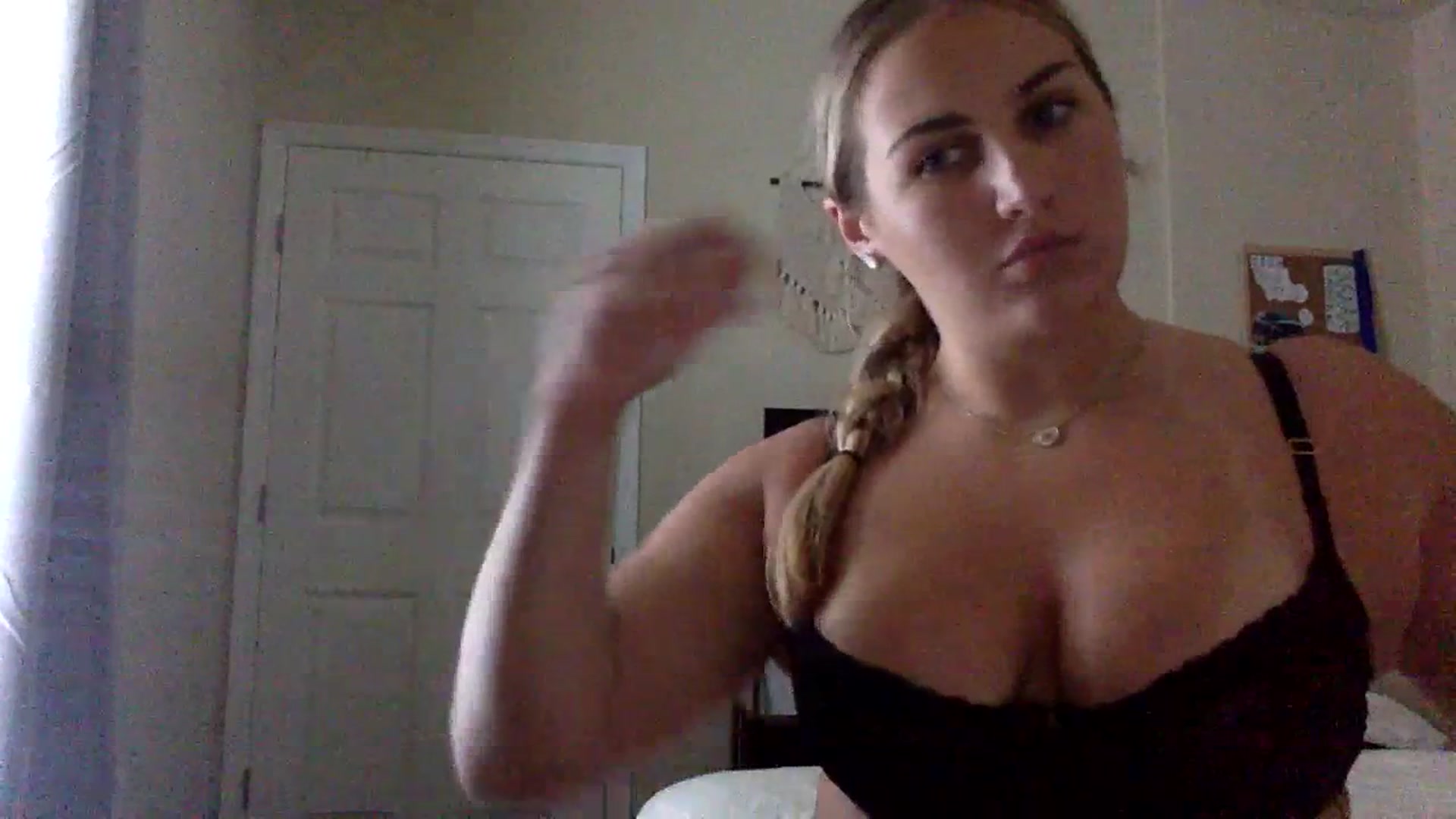Gallery image thumbnail from berryboo22's myfreecams stream on, 06/29/2023, 23:19 image 3 of 20