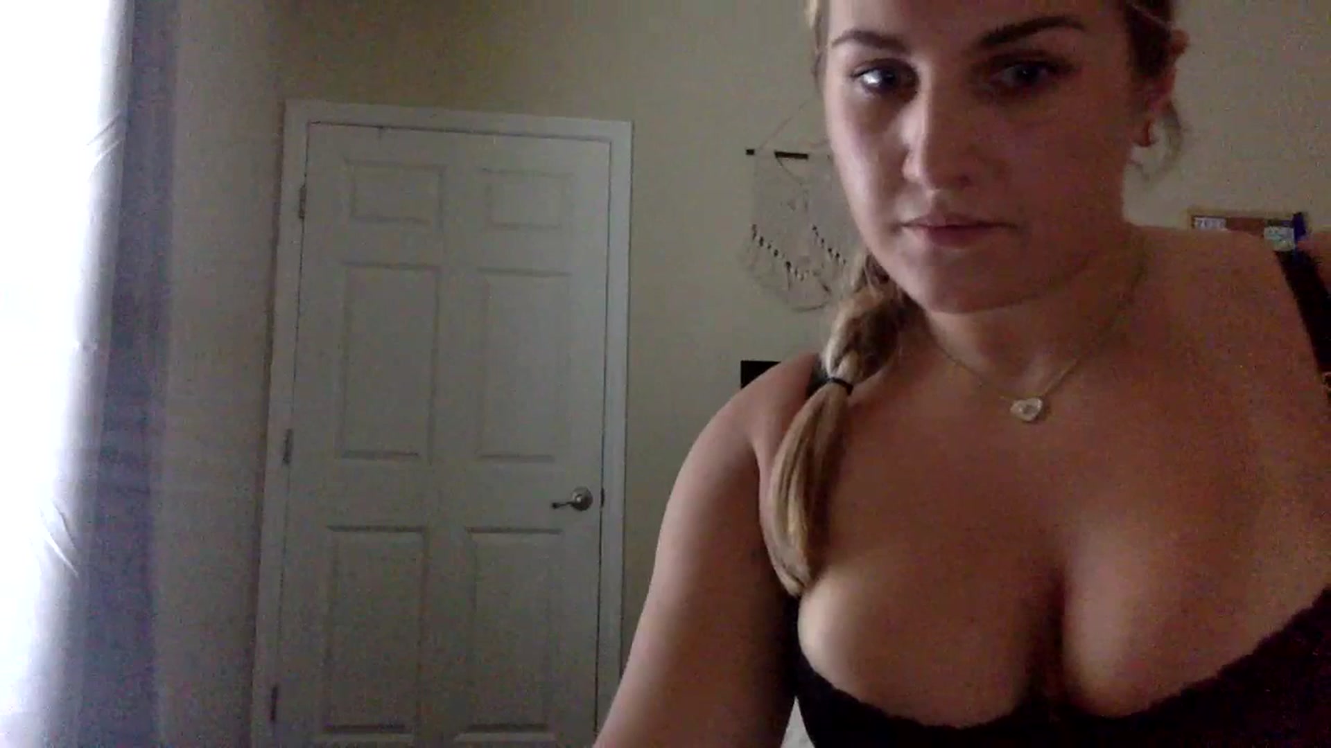 Gallery image thumbnail from berryboo22's myfreecams stream on, 06/29/2023, 23:19 image 11 of 20