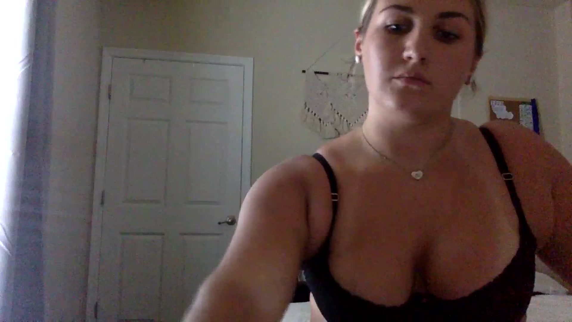 Gallery image thumbnail from berryboo22's myfreecams stream on, 06/29/2023, 23:19 image 5 of 20