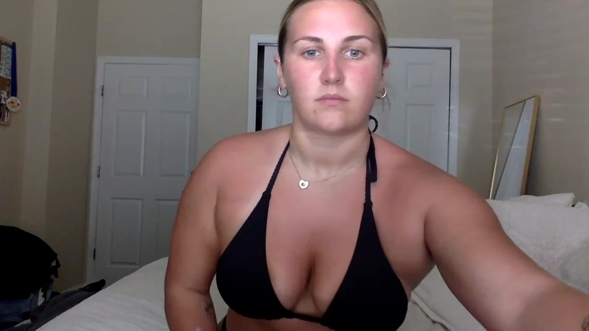 Gallery image thumbnail from berryboo22's myfreecams stream on, 06/30/2023, 19:21 image 2 of 20