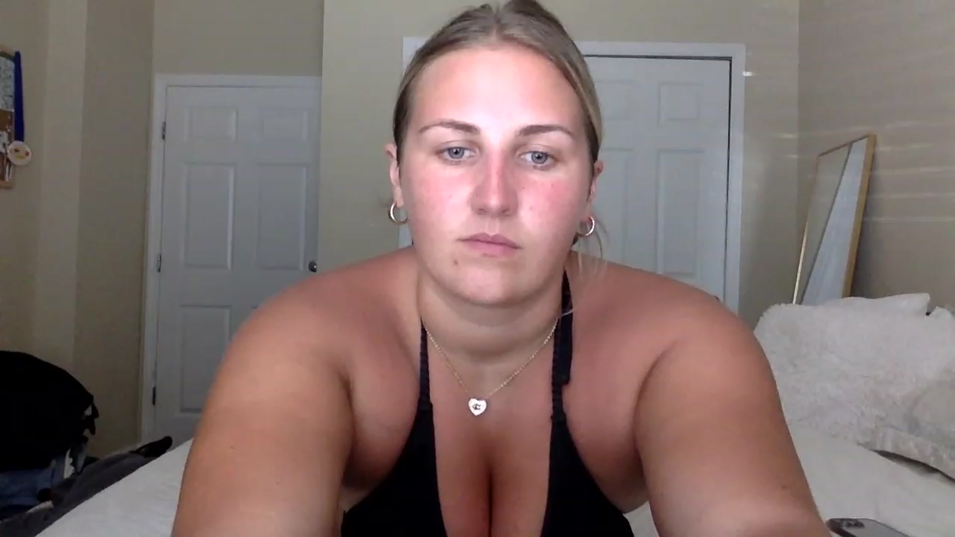Gallery image thumbnail from berryboo22's myfreecams stream on, 06/30/2023, 19:21 image 17 of 20